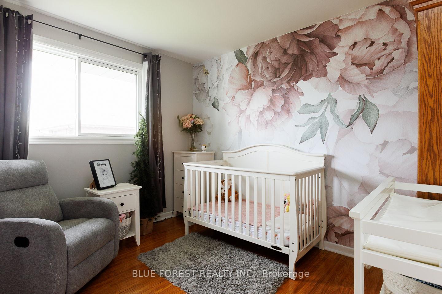Photo 11 of 2 Surrey Crescent, London, South Y — HOMEH