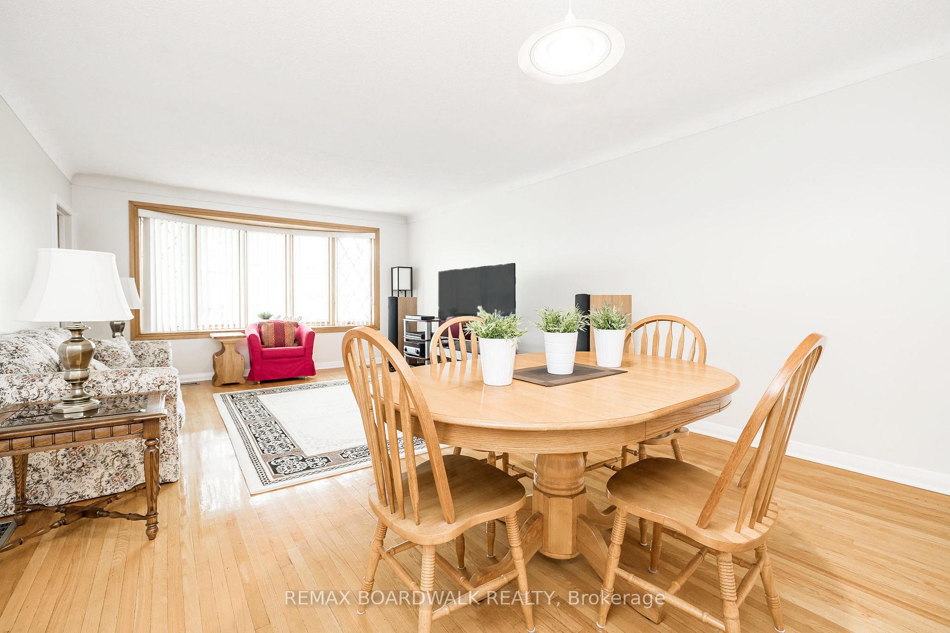 Photo 4 of 477 Edgeworth Avenue, Ottawa, Woodroffe — HOMEH