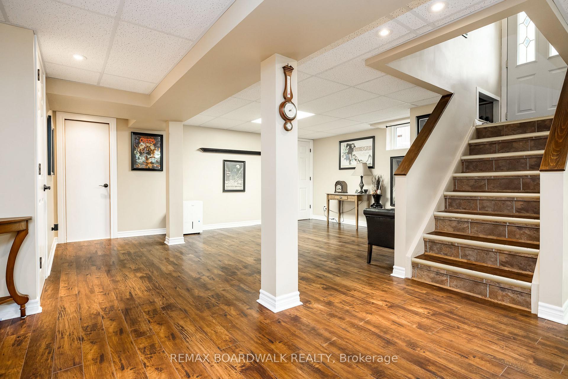 Photo 15 of 477 Edgeworth Avenue, Ottawa, Woodroffe — HOMEH