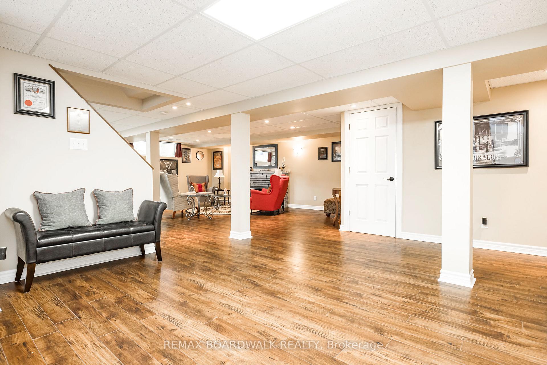 Photo 16 of 477 Edgeworth Avenue, Ottawa, Woodroffe — HOMEH