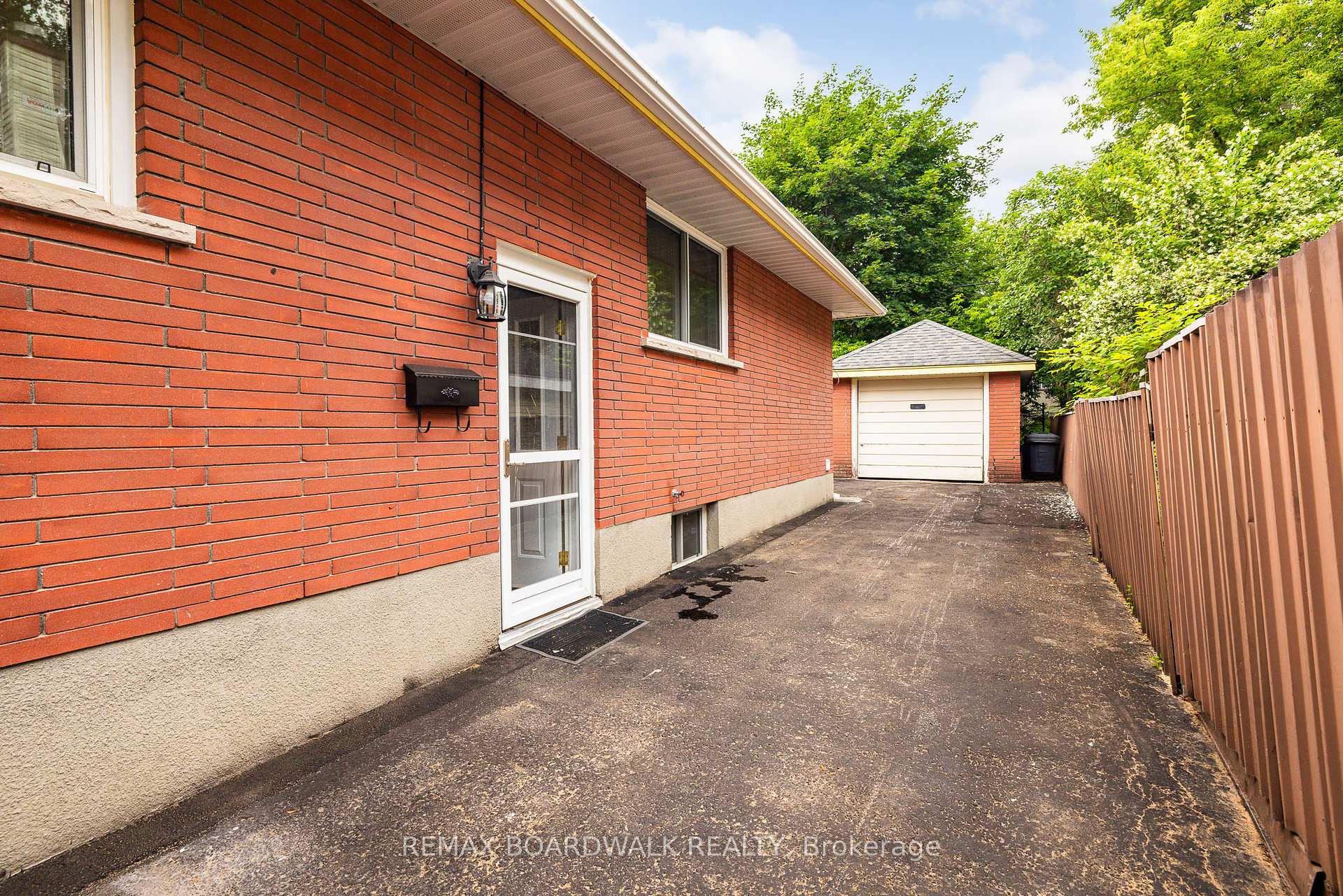 Photo 19 of 477 Edgeworth Avenue, Ottawa, Woodroffe — HOMEH