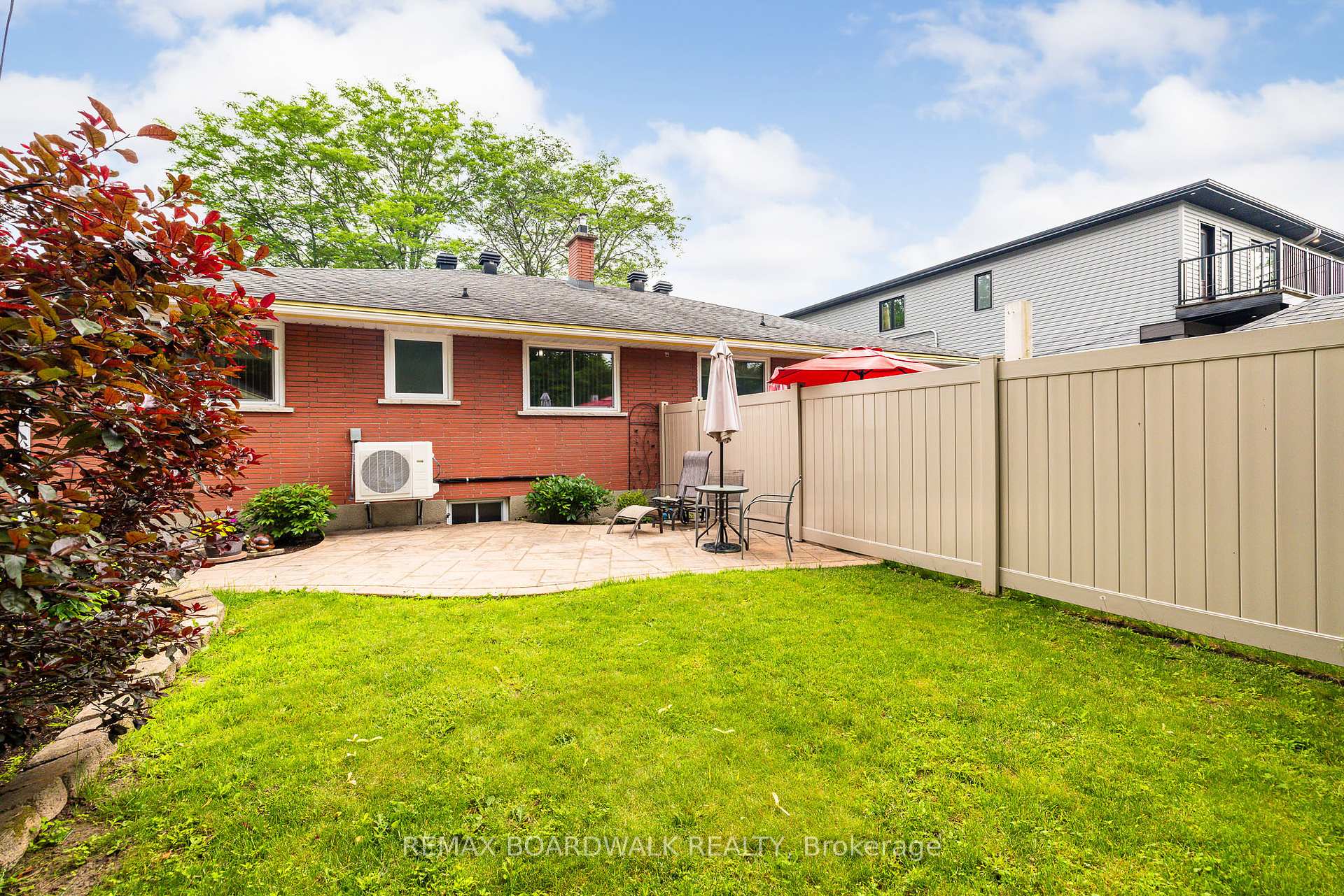 Photo 23 of 477 Edgeworth Avenue, Ottawa, Woodroffe — HOMEH