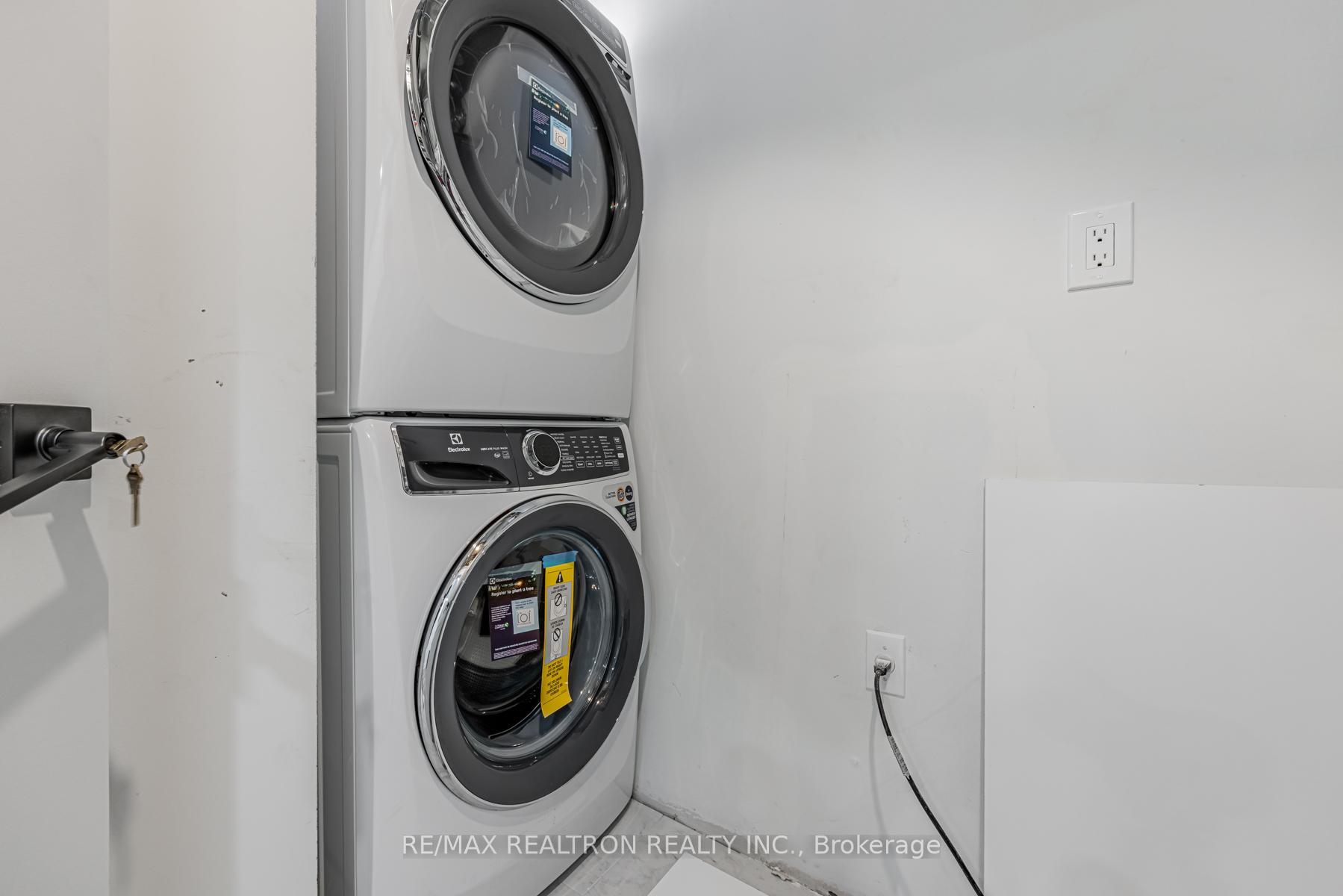 Photo 32 of 1A Normandy Boulevard, Toronto, Woodbine Corridor — HOMEH