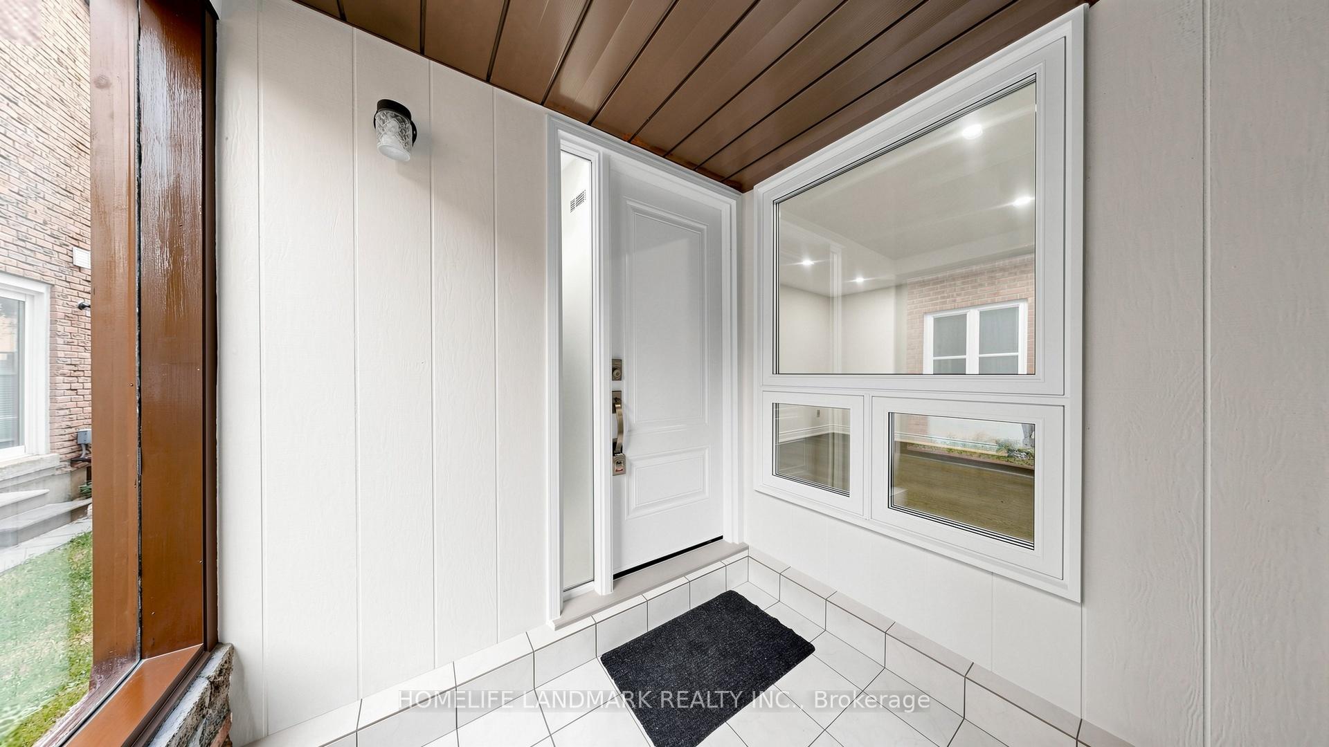 Photo 3 of 31 Fullerton Crescent, Markham, Milliken Mills West — HOMEH