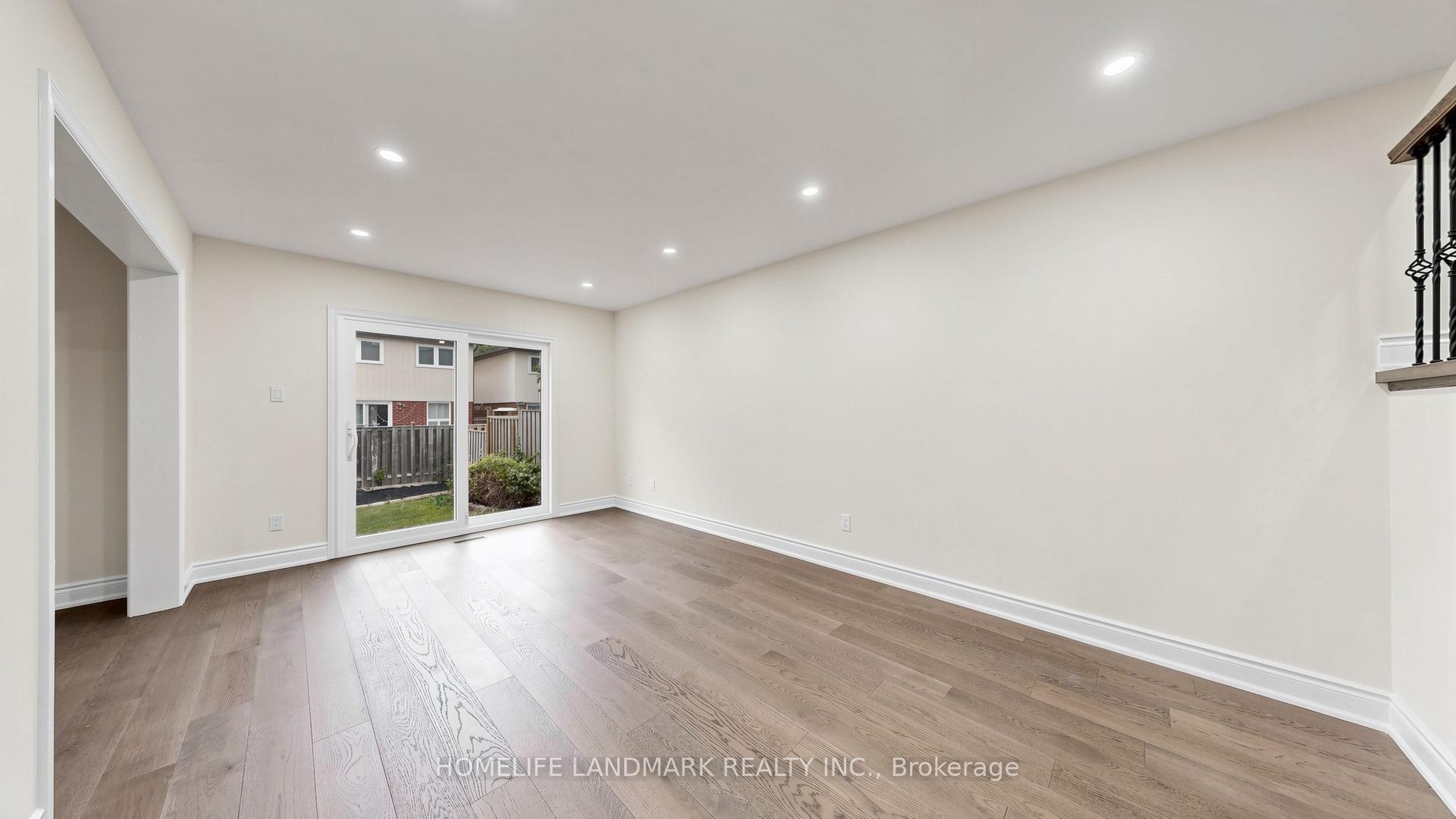 Photo 4 of 31 Fullerton Crescent, Markham, Milliken Mills West — HOMEH