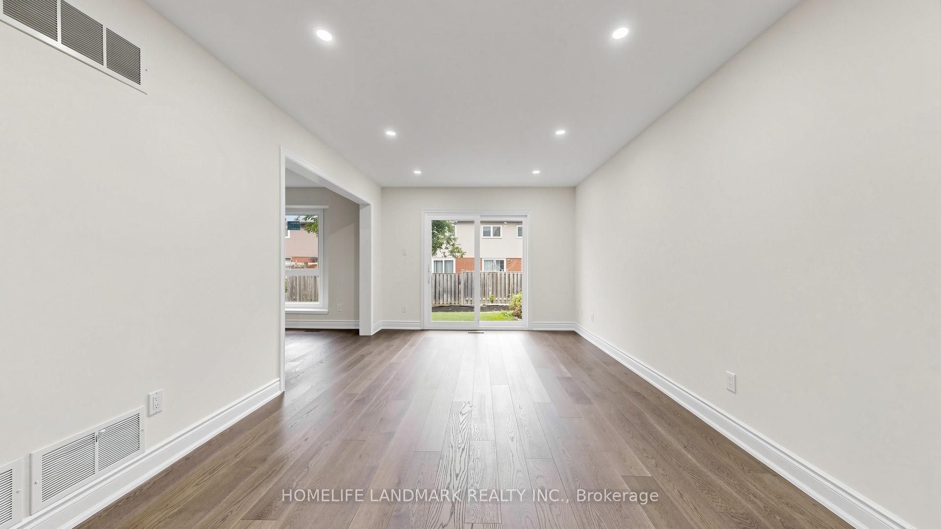 Photo 5 of 31 Fullerton Crescent, Markham, Milliken Mills West — HOMEH