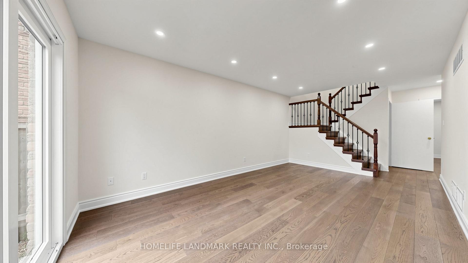 Photo 7 of 31 Fullerton Crescent, Markham, Milliken Mills West — HOMEH