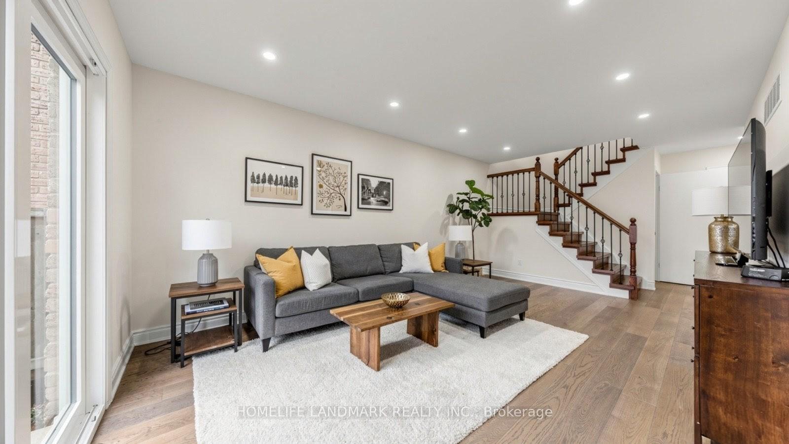 Photo 8 of 31 Fullerton Crescent, Markham, Milliken Mills West — HOMEH