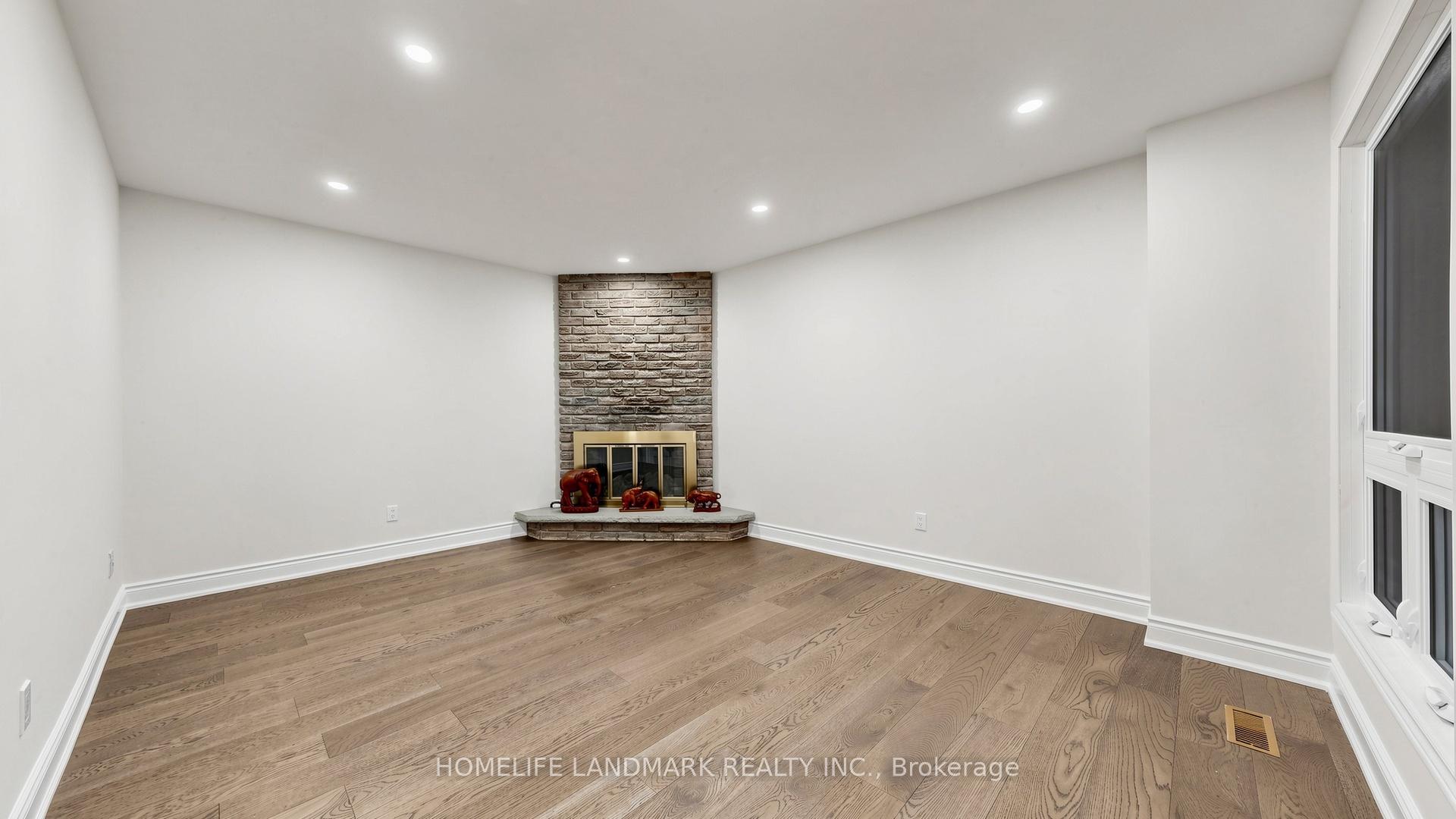 Photo 13 of 31 Fullerton Crescent, Markham, Milliken Mills West — HOMEH