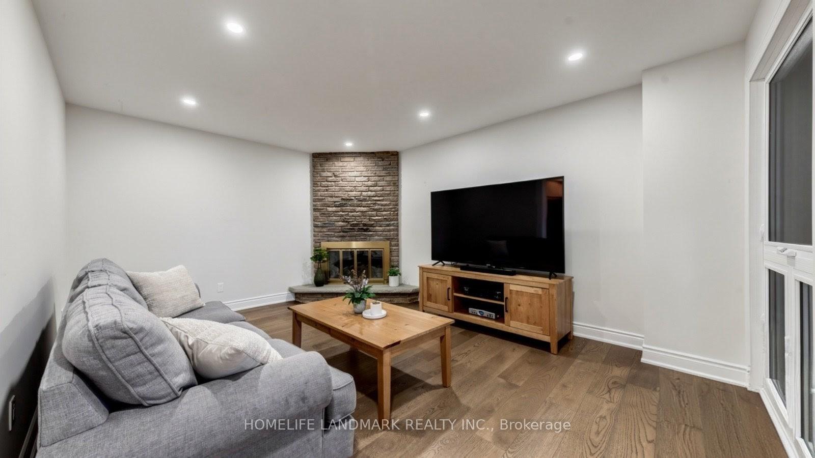 Photo 14 of 31 Fullerton Crescent, Markham, Milliken Mills West — HOMEH