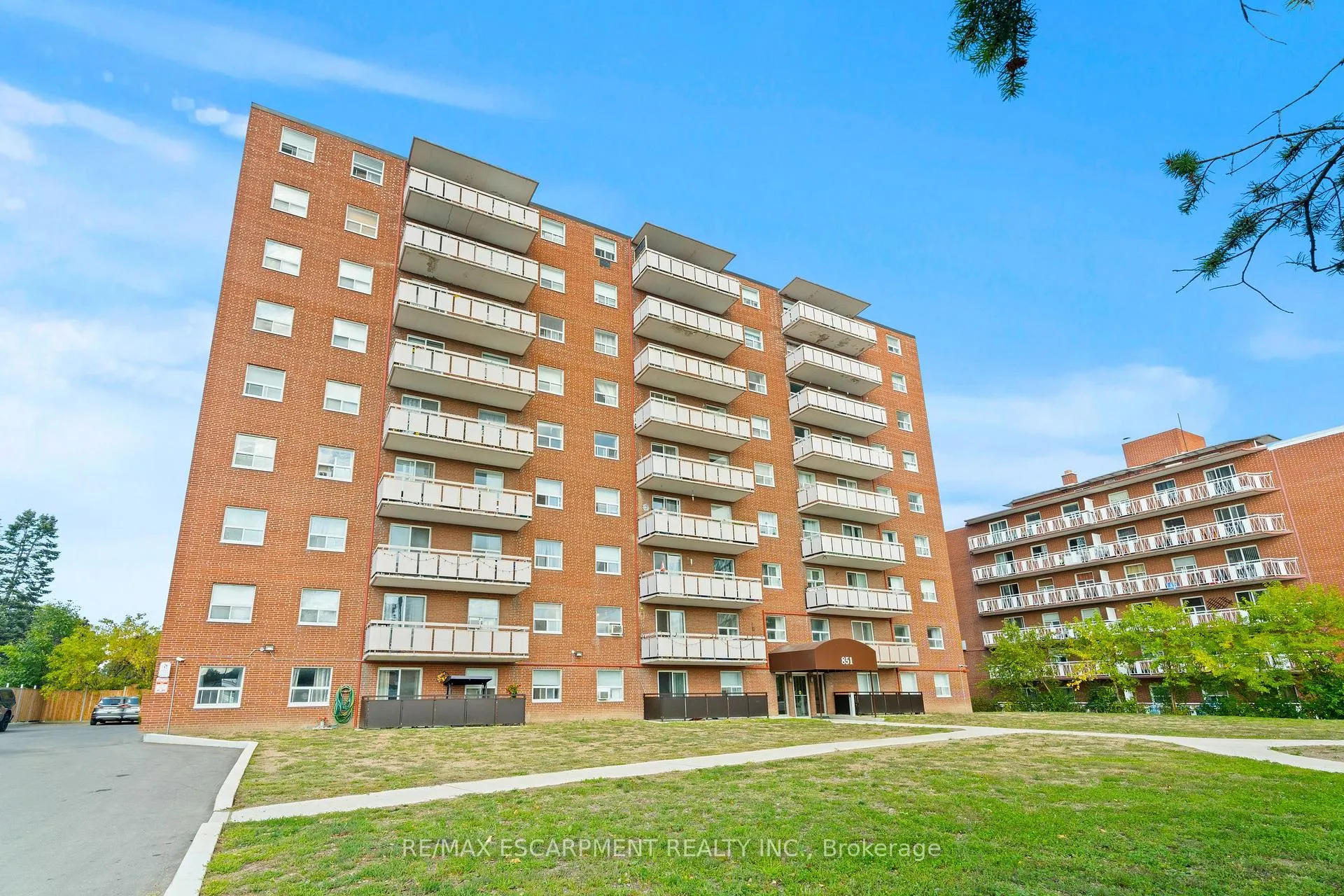 Front of Unit 505, 851 Queenston Road