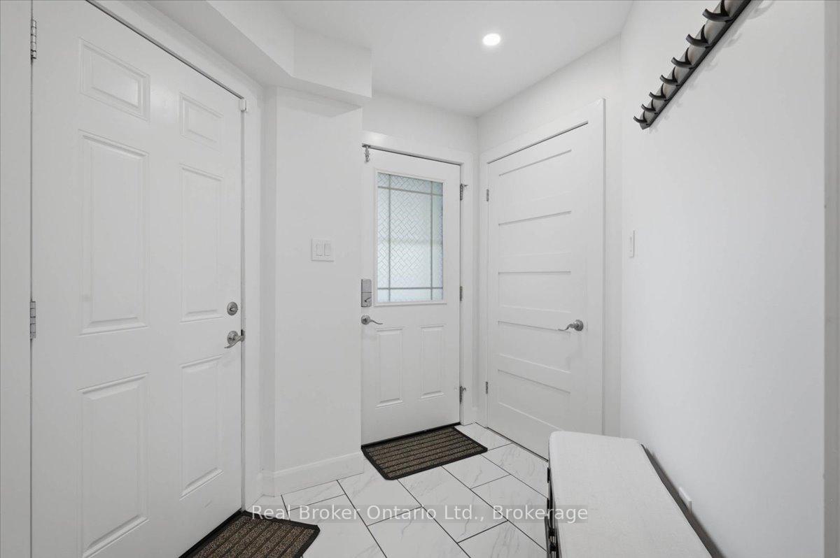 Photo 5 of 54 Laughland Lane, Guelph, Pineridge/Westminster Woods — HOMEH