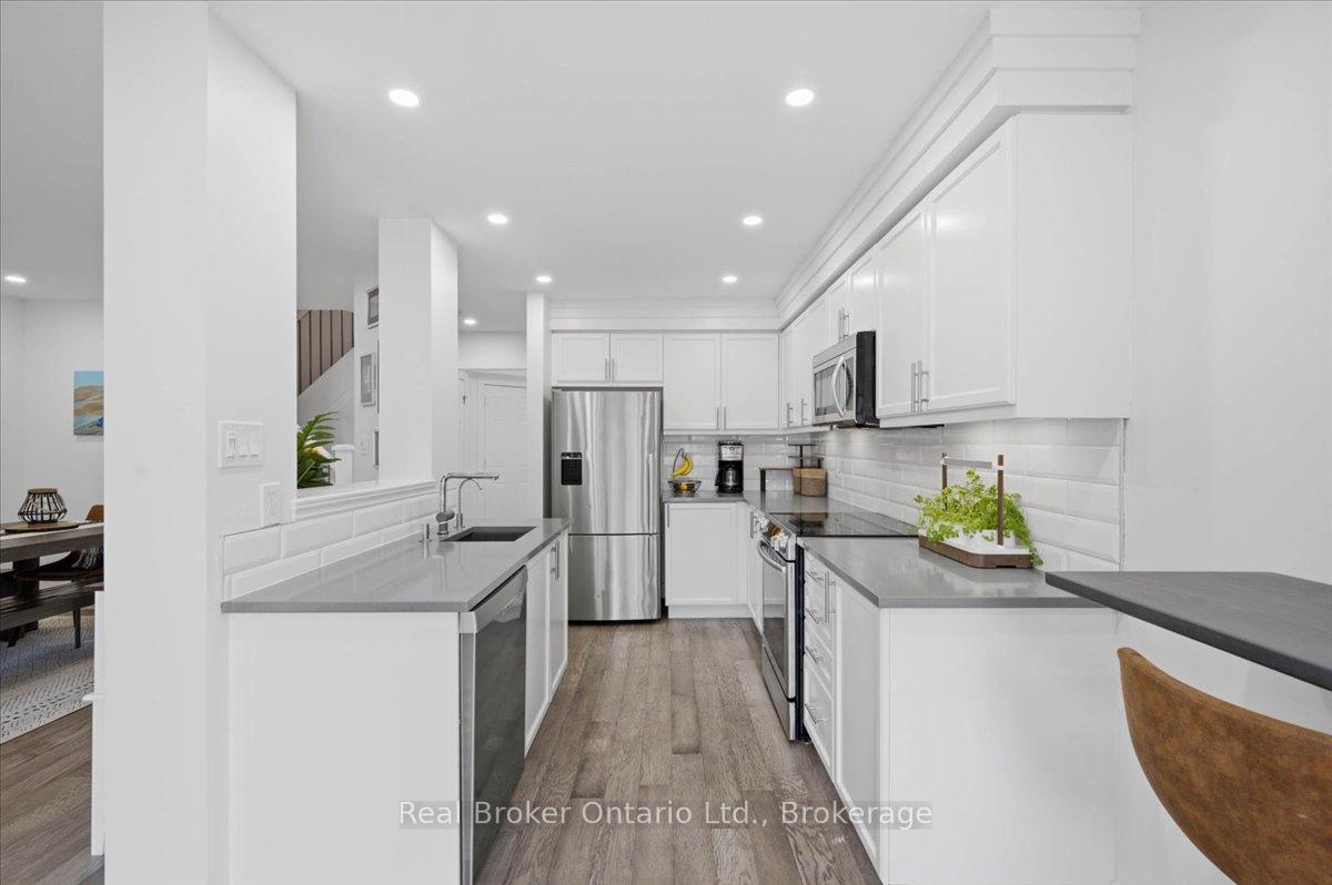 Photo 7 of 54 Laughland Lane, Guelph, Pineridge/Westminster Woods — HOMEH