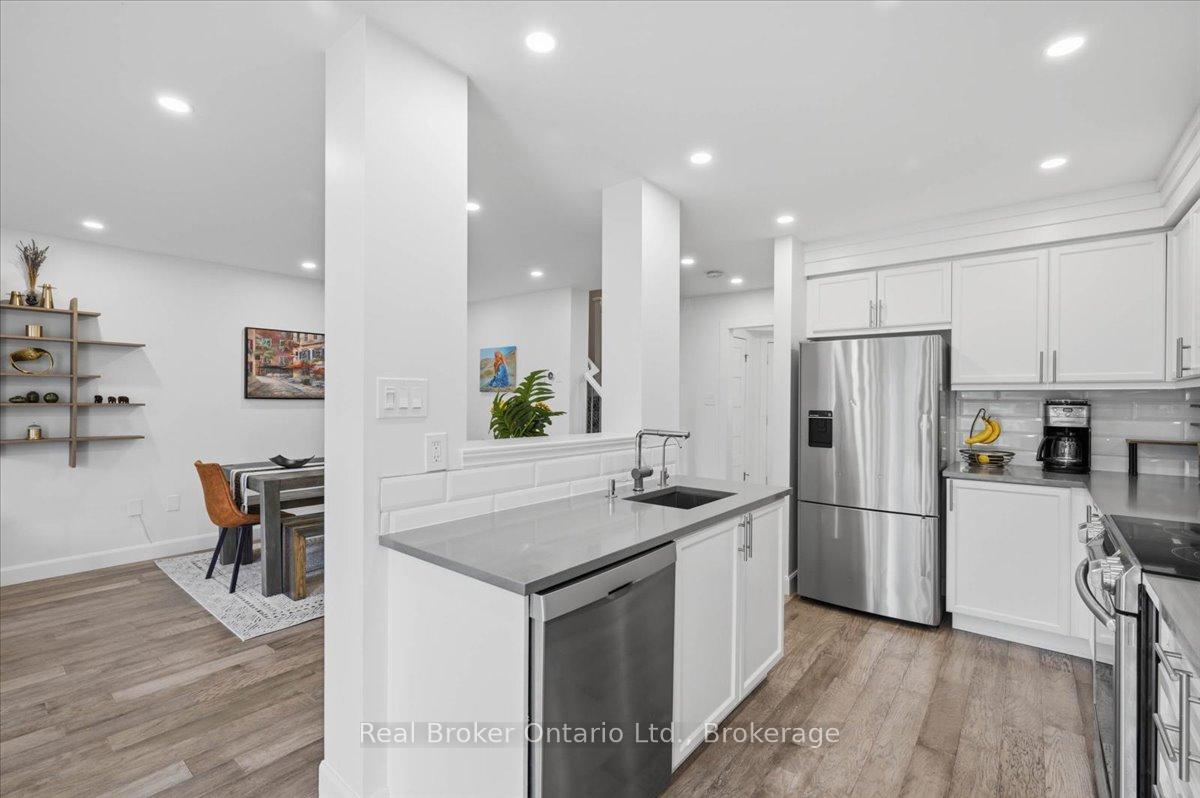 Photo 8 of 54 Laughland Lane, Guelph, Pineridge/Westminster Woods — HOMEH