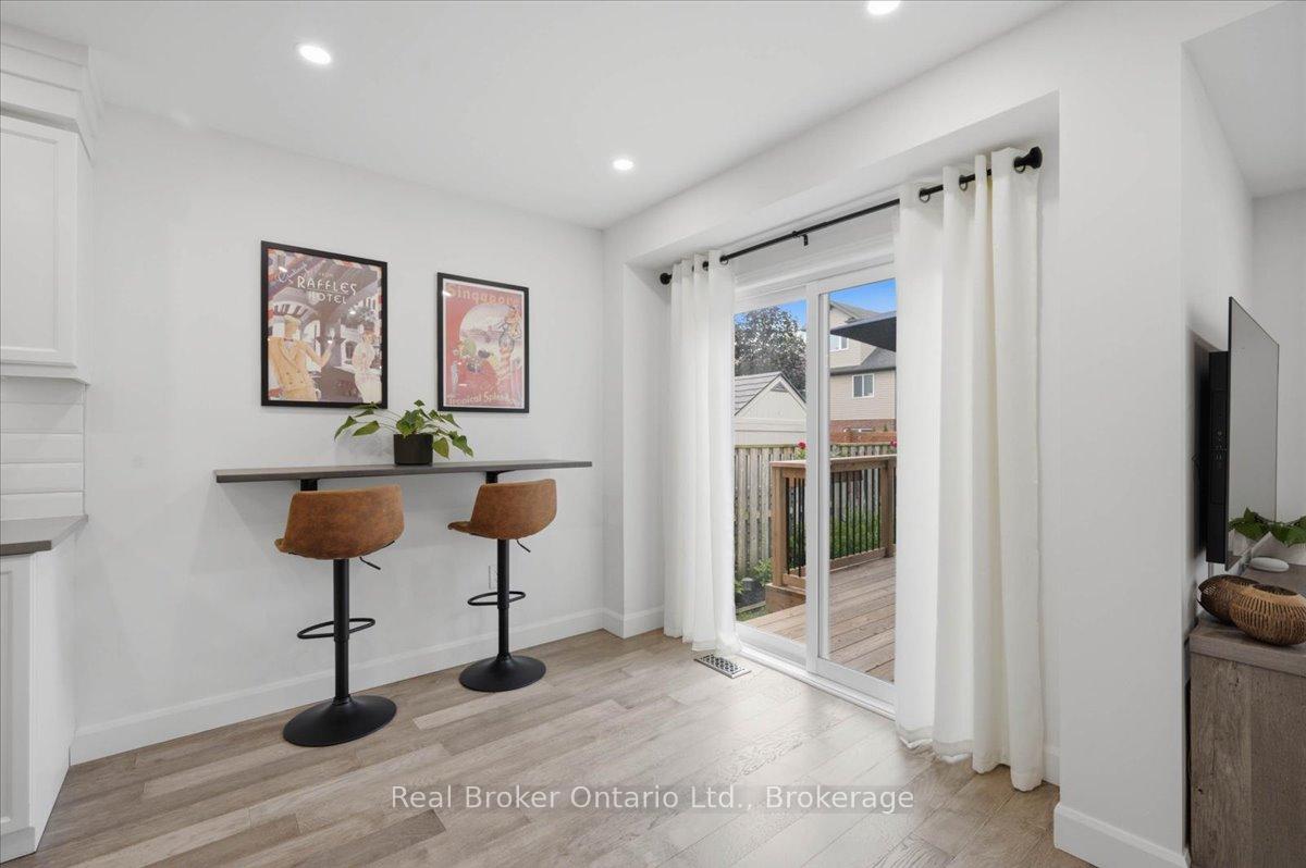 Photo 10 of 54 Laughland Lane, Guelph, Pineridge/Westminster Woods — HOMEH