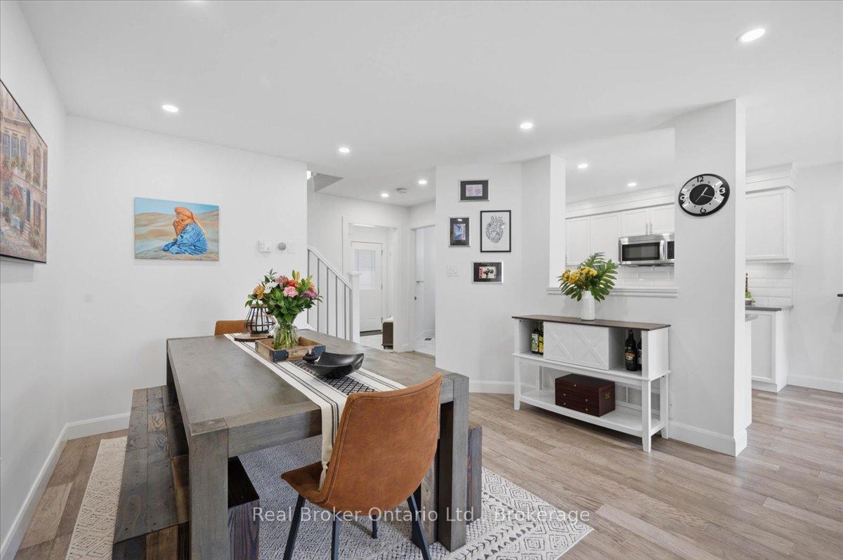 Photo 13 of 54 Laughland Lane, Guelph, Pineridge/Westminster Woods — HOMEH