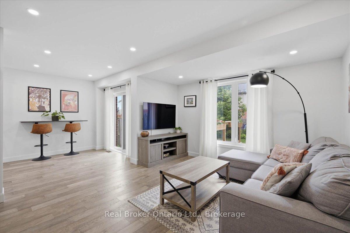 Photo 15 of 54 Laughland Lane, Guelph, Pineridge/Westminster Woods — HOMEH