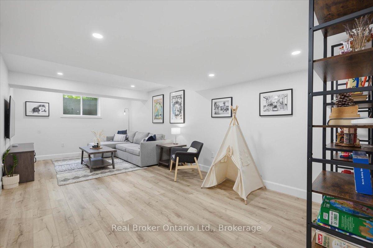Photo 29 of 54 Laughland Lane, Guelph, Pineridge/Westminster Woods — HOMEH