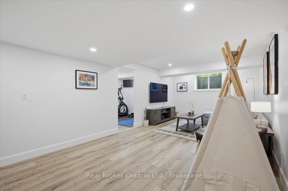 Photo 30 of 54 Laughland Lane, Guelph, Pineridge/Westminster Woods — HOMEH