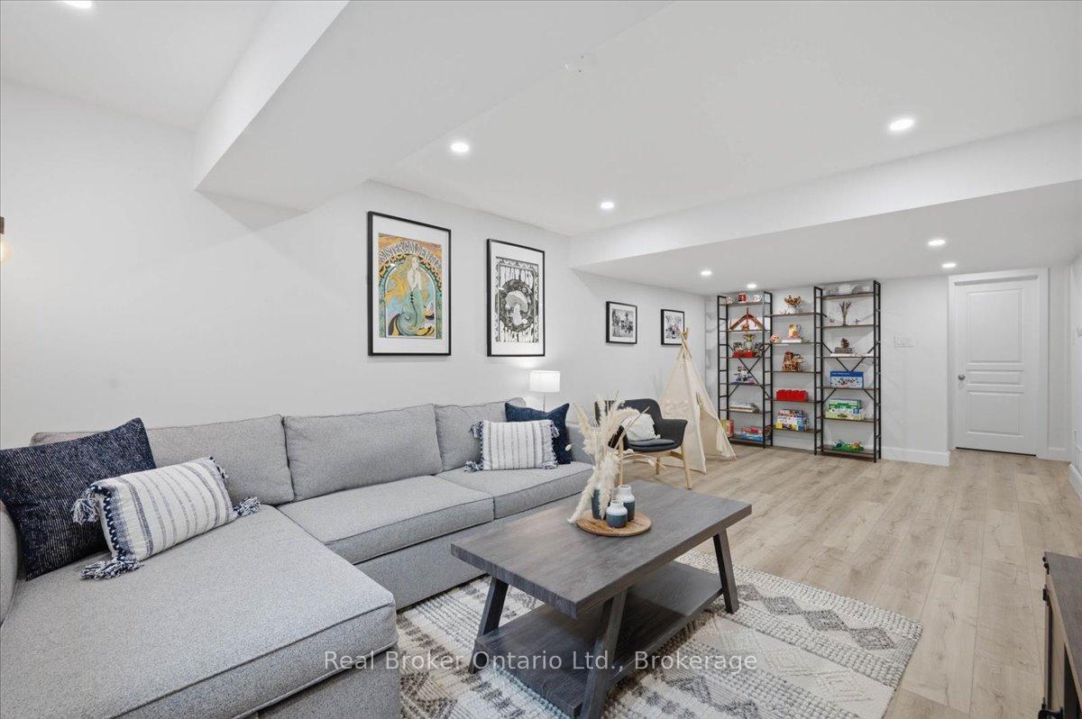 Photo 31 of 54 Laughland Lane, Guelph, Pineridge/Westminster Woods — HOMEH