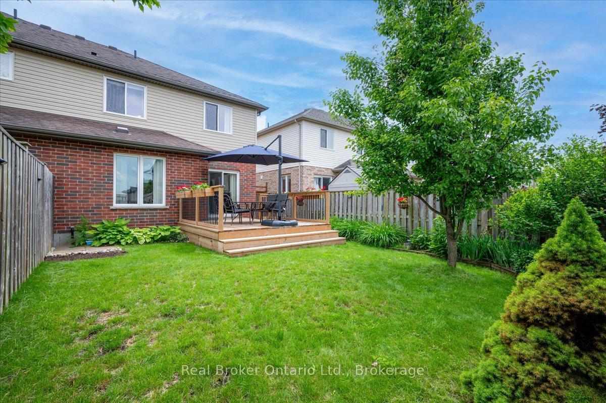 Photo 38 of 54 Laughland Lane, Guelph, Pineridge/Westminster Woods — HOMEH