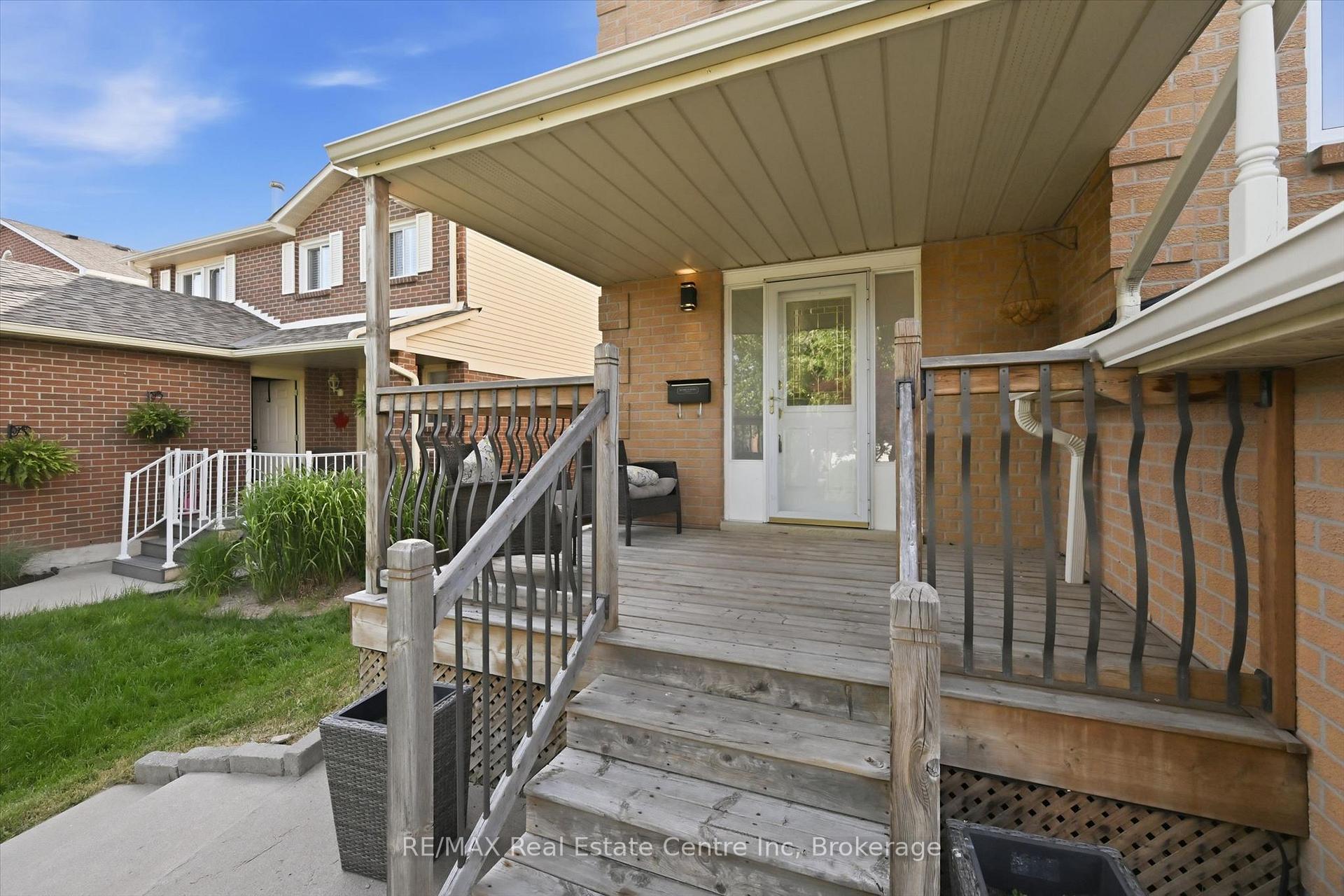 Photo 3 of 580 Clover Park Crescent, Milton, Bronte Meadows — HOMEH