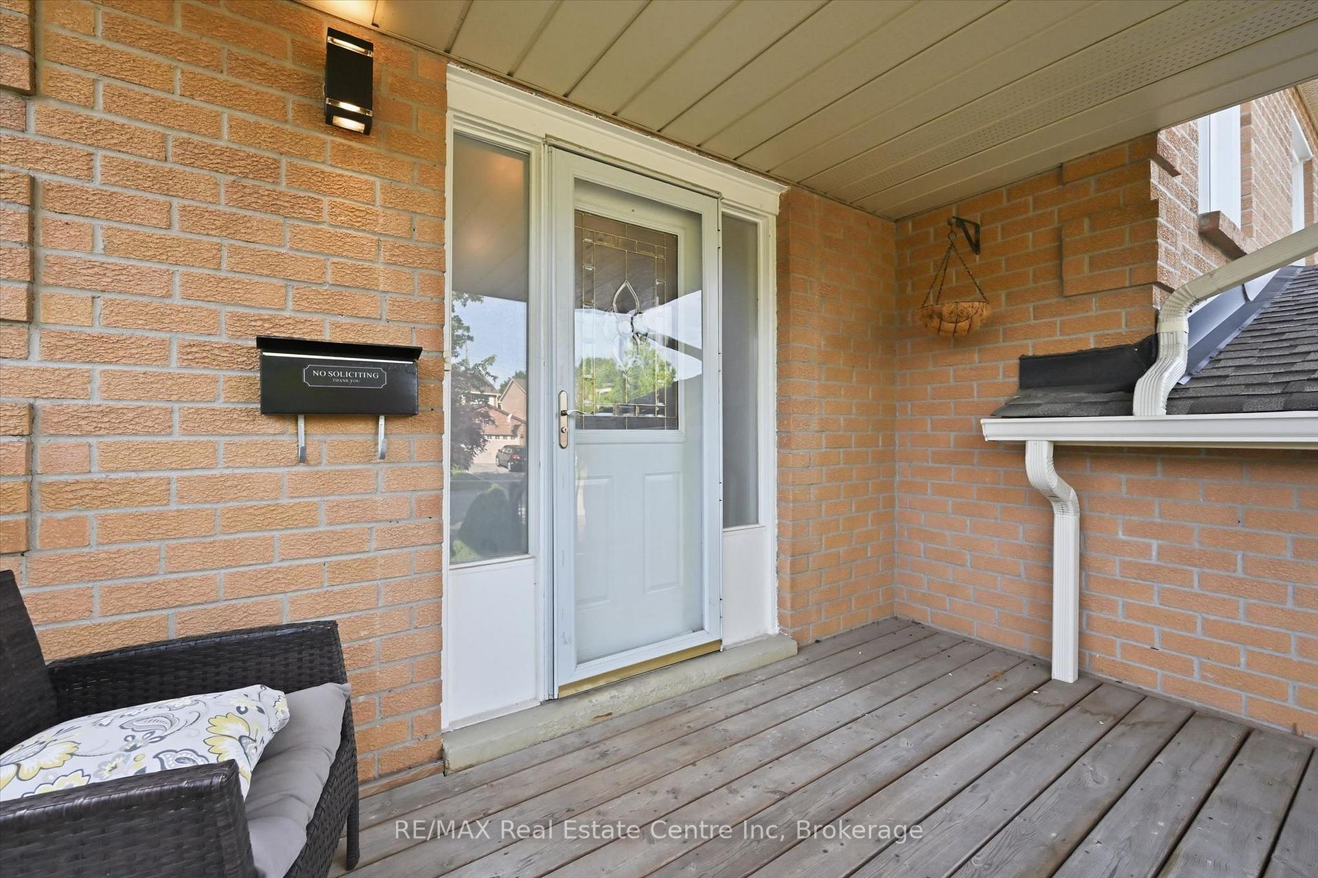 Photo 4 of 580 Clover Park Crescent, Milton, Bronte Meadows — HOMEH