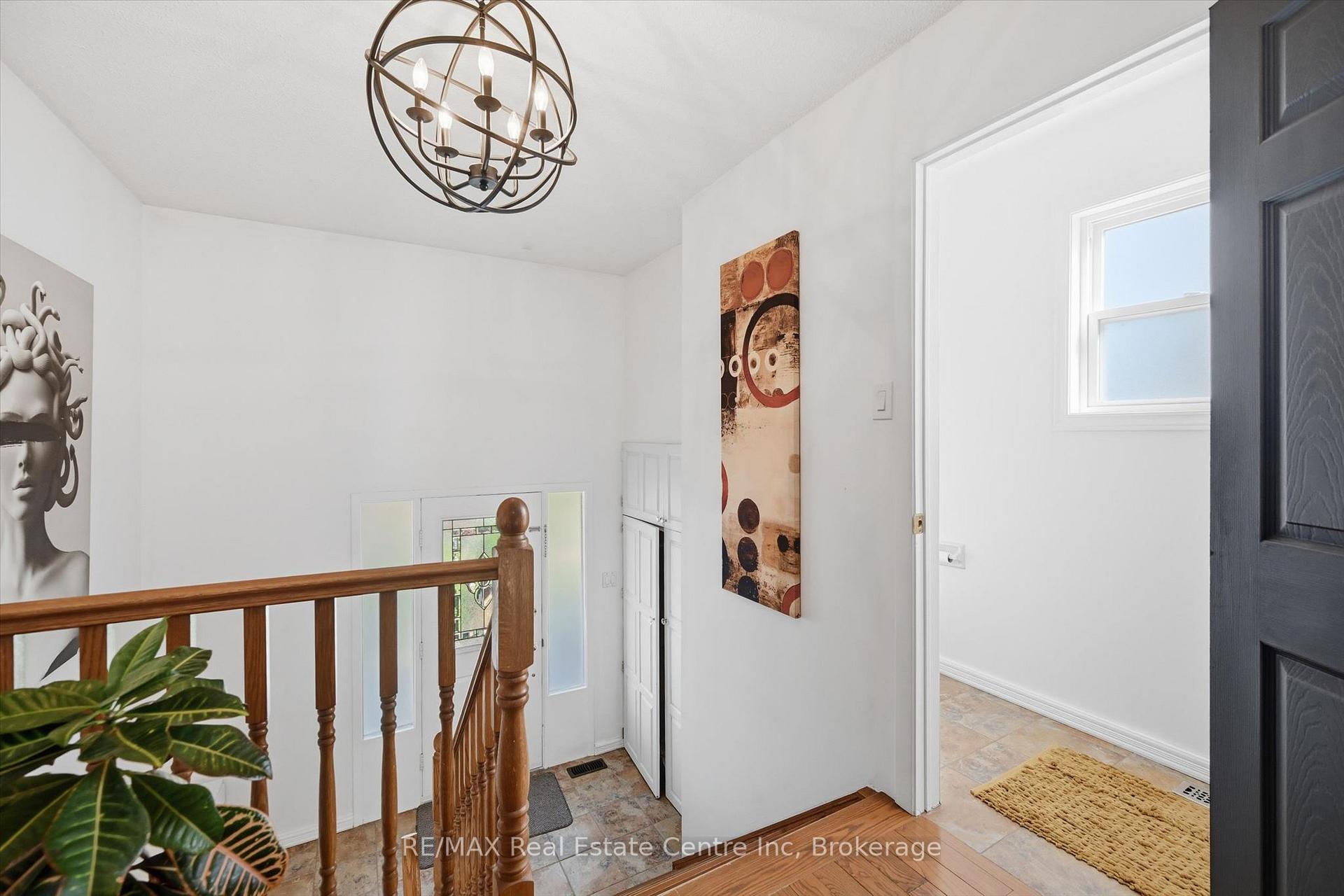 Photo 6 of 580 Clover Park Crescent, Milton, Bronte Meadows — HOMEH