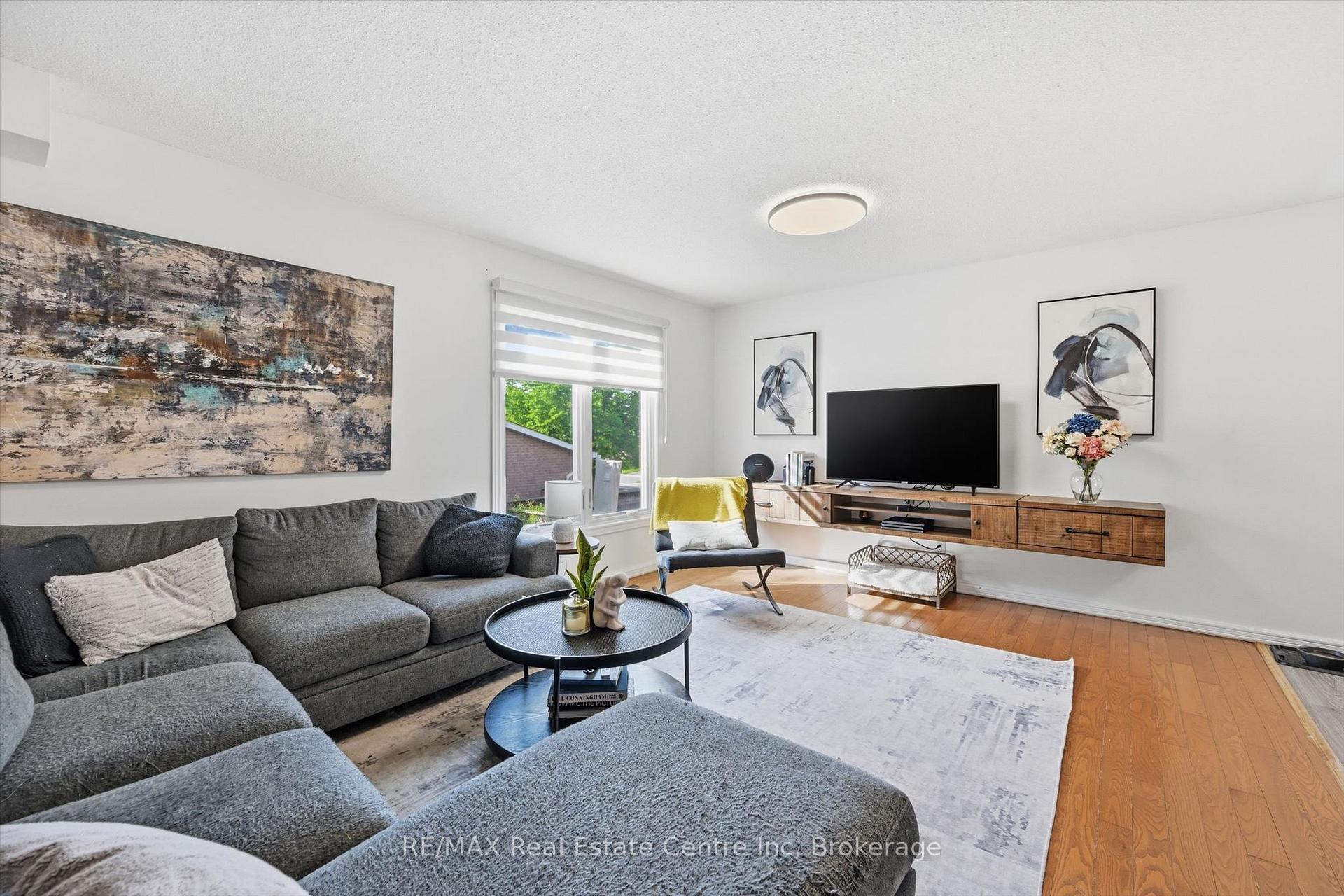 Photo 10 of 580 Clover Park Crescent, Milton, Bronte Meadows — HOMEH