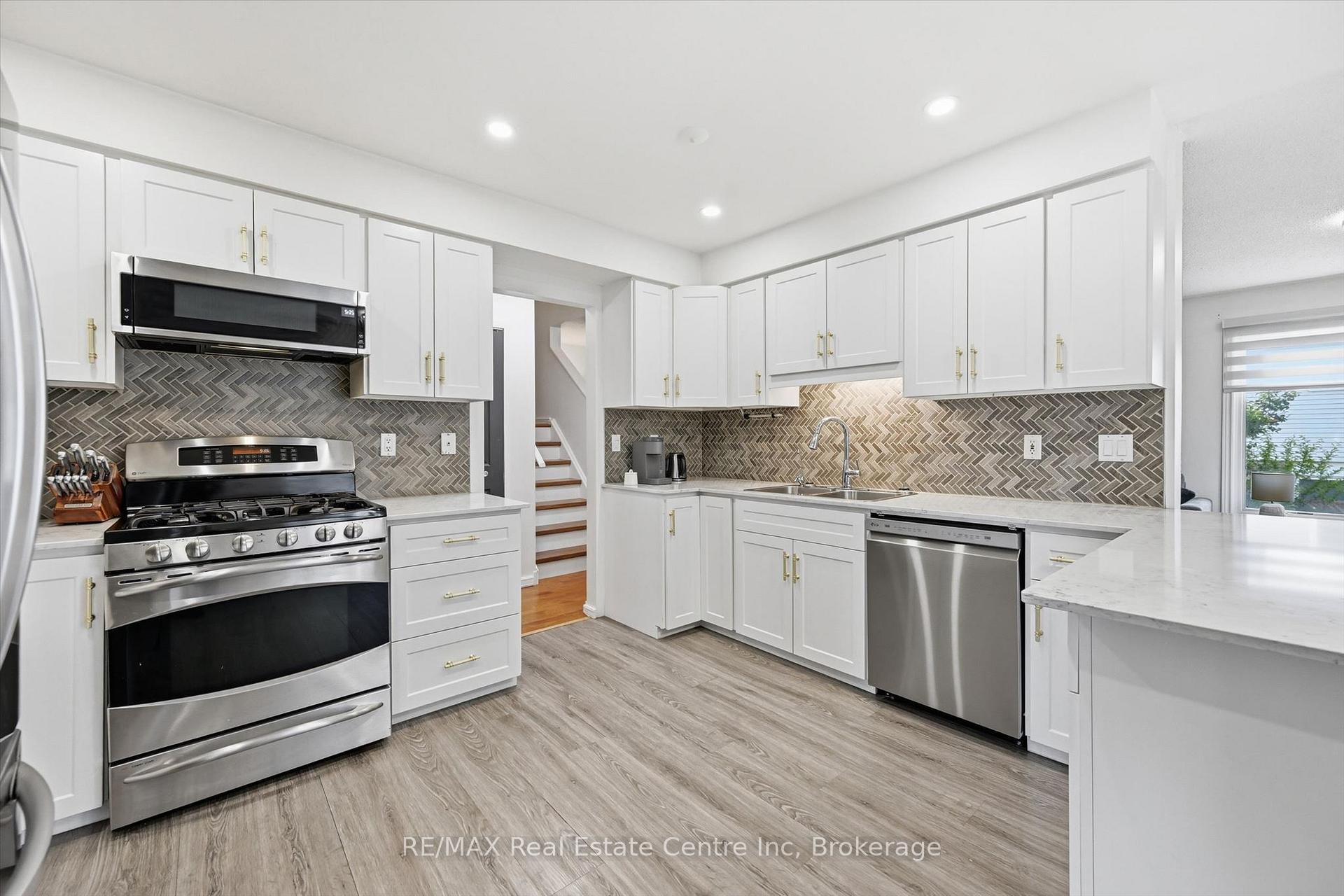Photo 16 of 580 Clover Park Crescent, Milton, Bronte Meadows — HOMEH