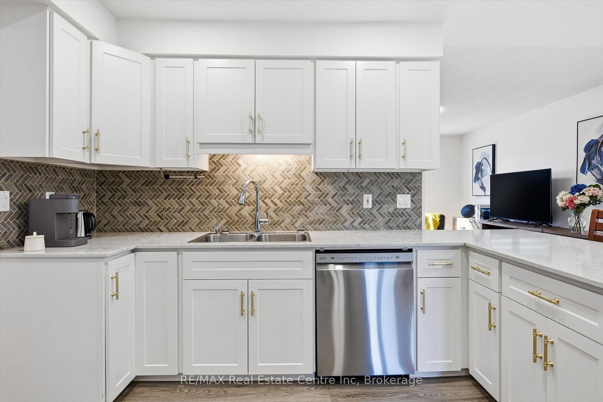 Photo 17 of 580 Clover Park Crescent, Milton, Bronte Meadows — HOMEH