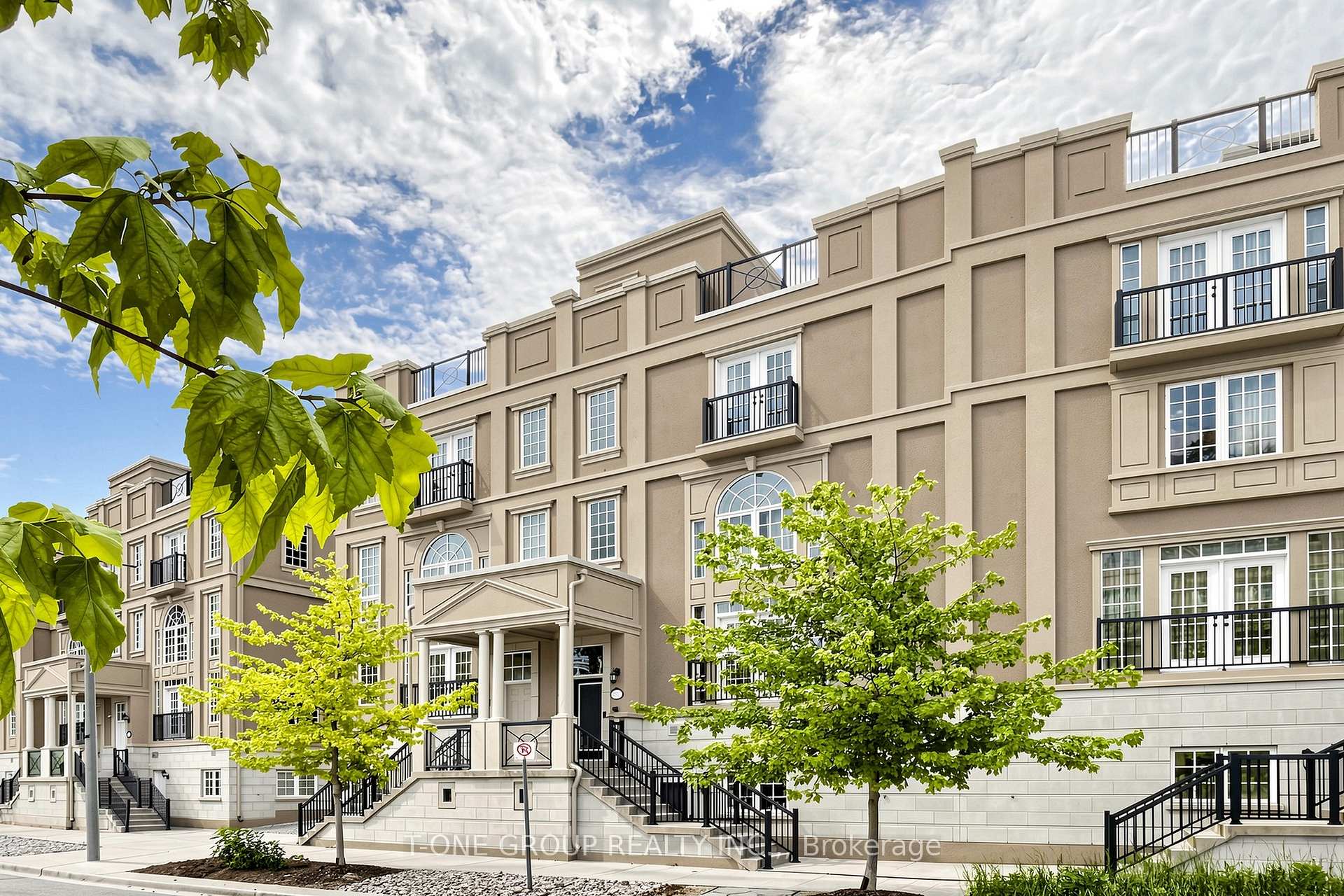 Photo 3 of 51 Lord Durham Road, Markham, Unionville — HOMEH