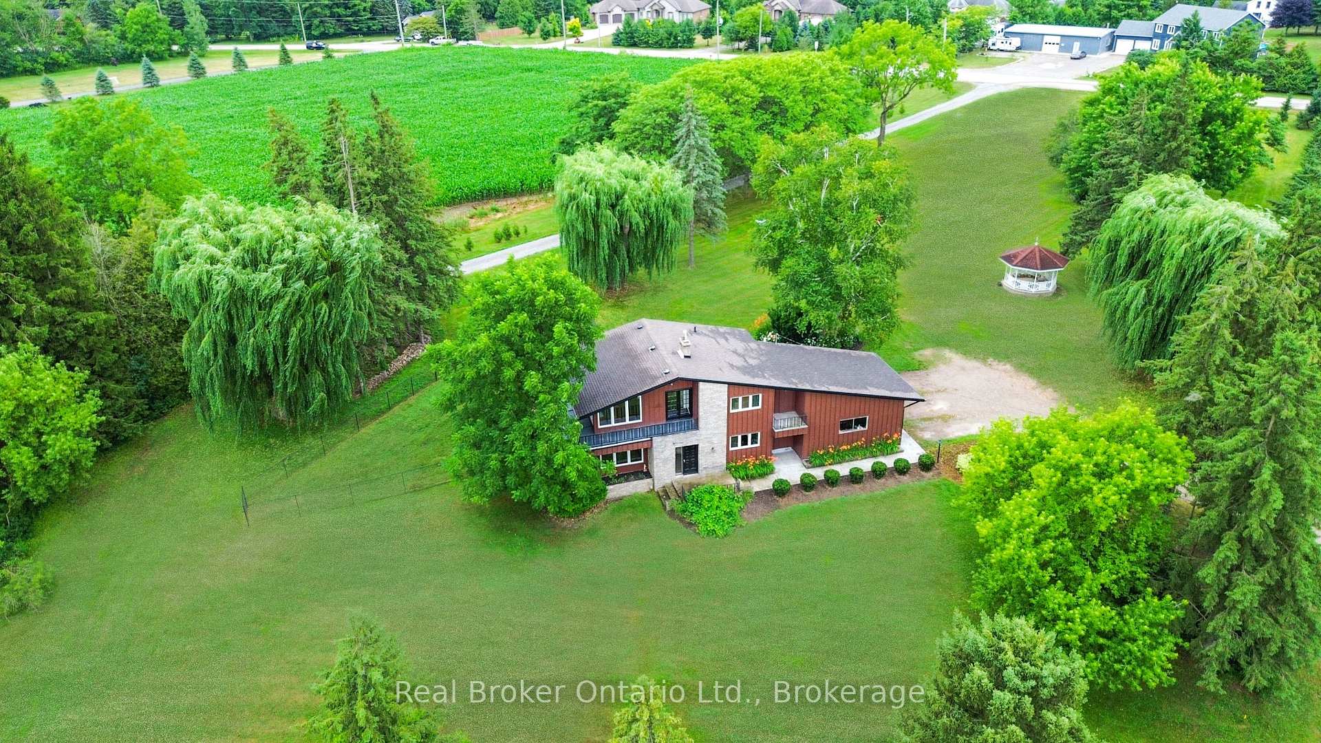 Photo 4 of 138 Cockshutt Road, Brantford — HOMEH