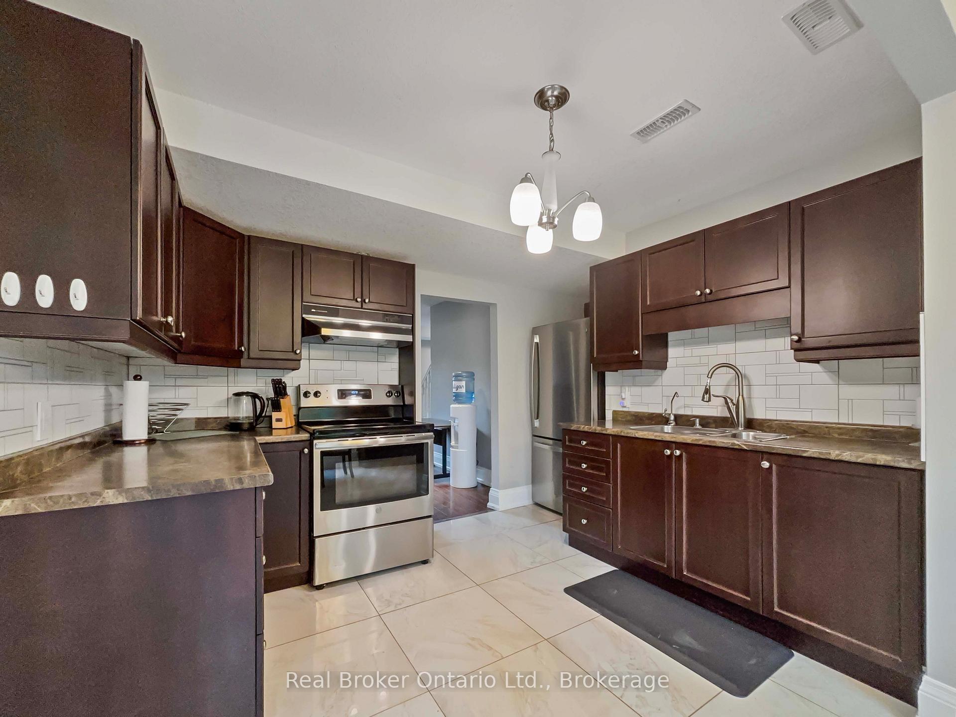Photo 6 of 138 Cockshutt Road, Brantford — HOMEH