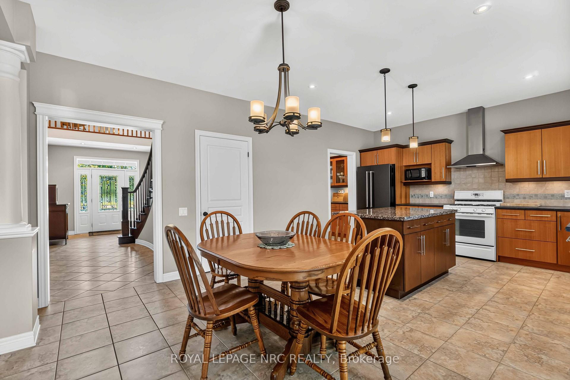 Photo 12 of 378 Pelham Road, St. Catharines, Rykert/Vansickle — HOMEH