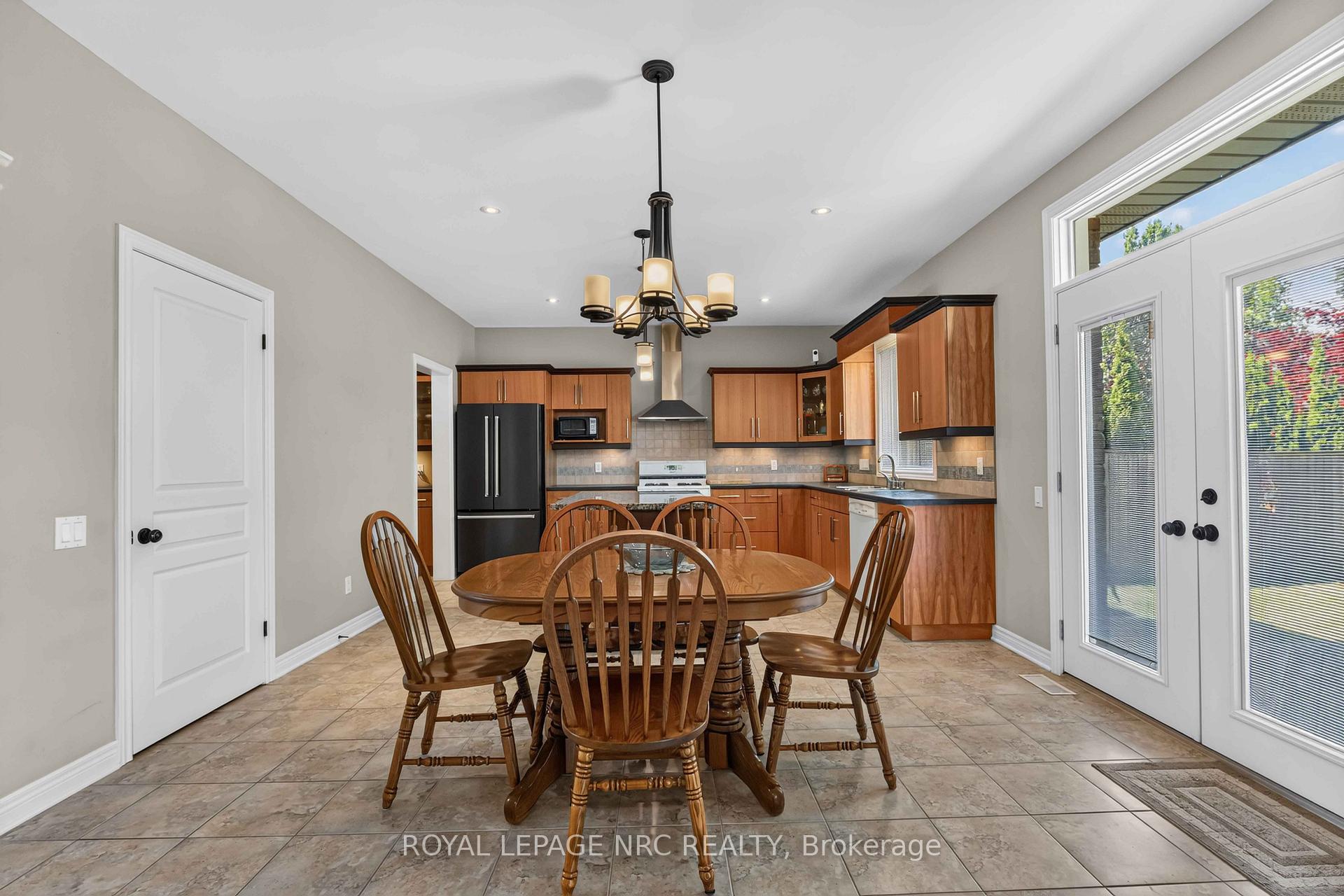 Photo 16 of 378 Pelham Road, St. Catharines, Rykert/Vansickle — HOMEH