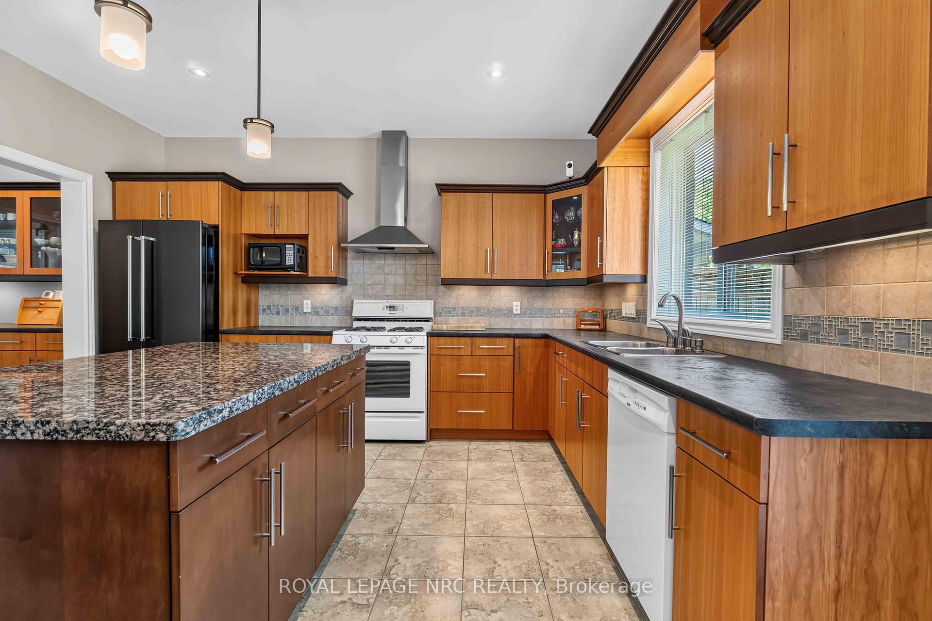 Photo 17 of 378 Pelham Road, St. Catharines, Rykert/Vansickle — HOMEH