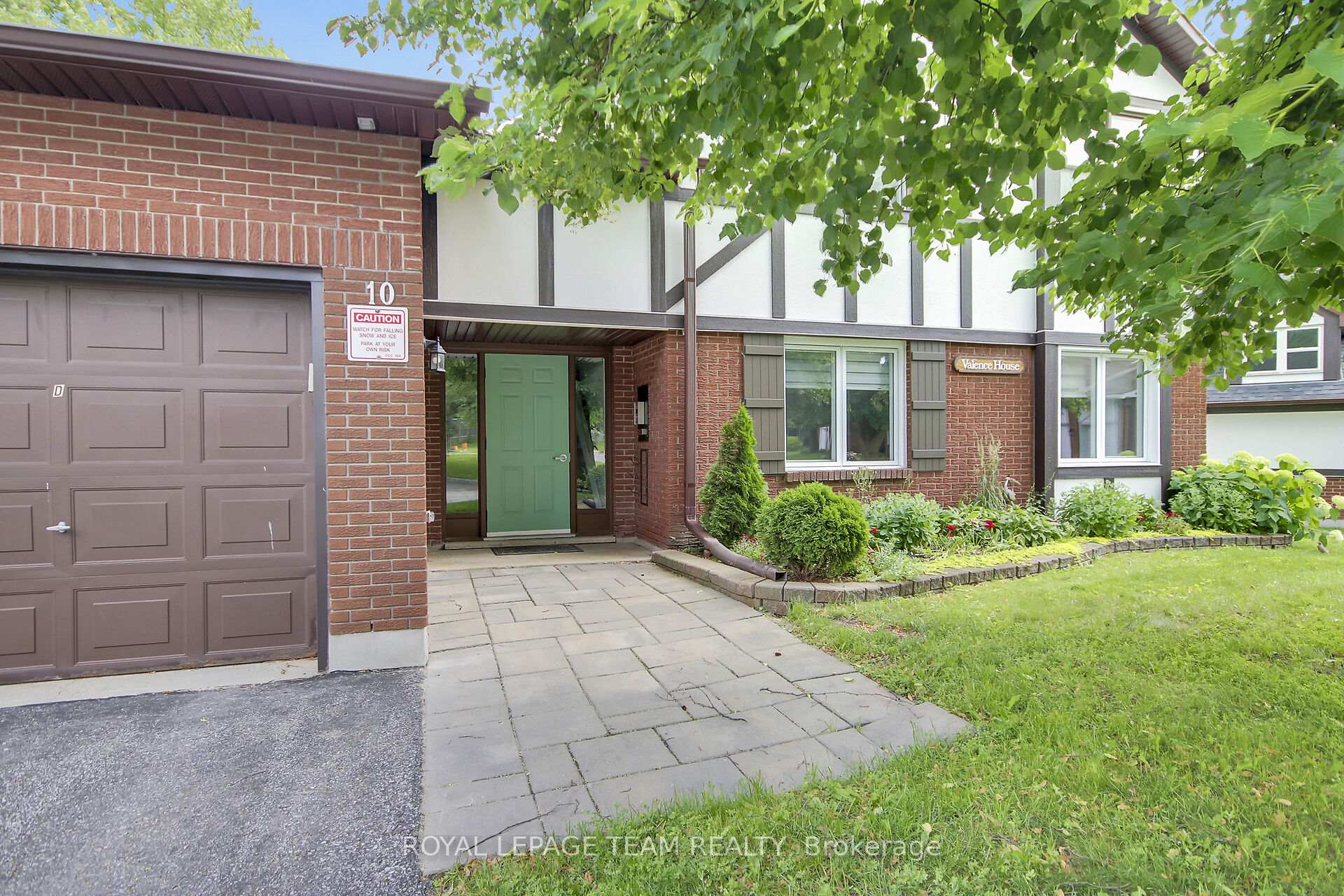 Photo 1 of Unit B, 10 Stonehill Court, Ottawa, Kanata - Bridlewood — HOMEH