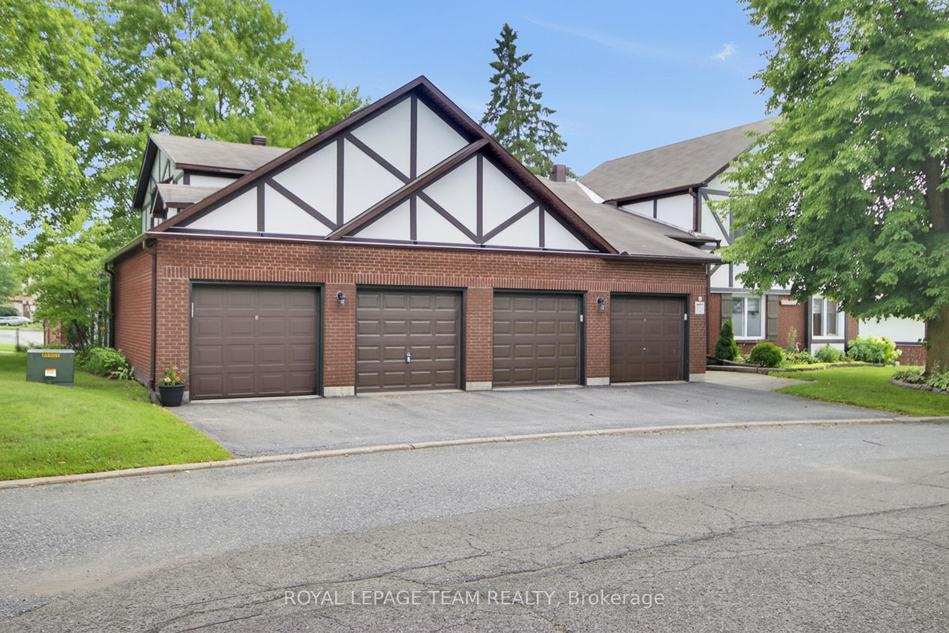 Photo 2 of Unit B, 10 Stonehill Court, Ottawa, Kanata - Bridlewood — HOMEH