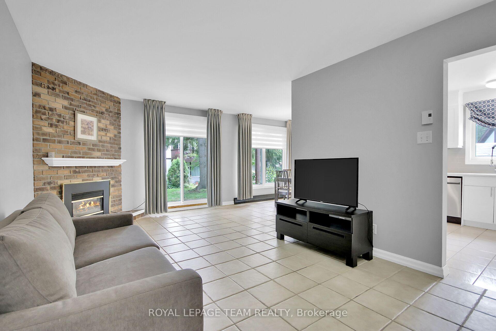 Photo 8 of Unit B, 10 Stonehill Court, Ottawa, Kanata - Bridlewood — HOMEH