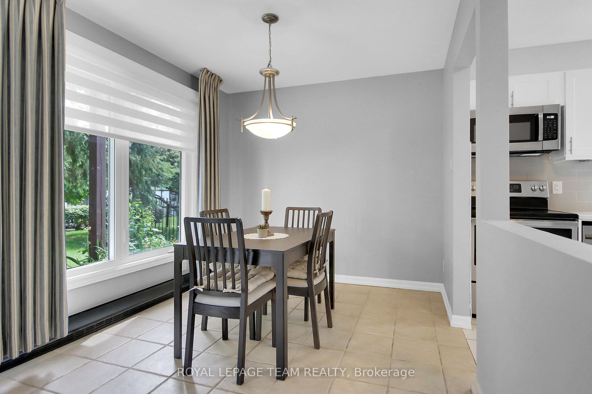 Photo 11 of Unit B, 10 Stonehill Court, Ottawa, Kanata - Bridlewood — HOMEH