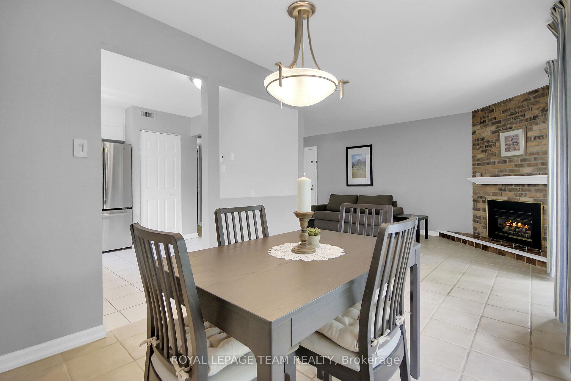 Photo 12 of Unit B, 10 Stonehill Court, Ottawa, Kanata - Bridlewood — HOMEH