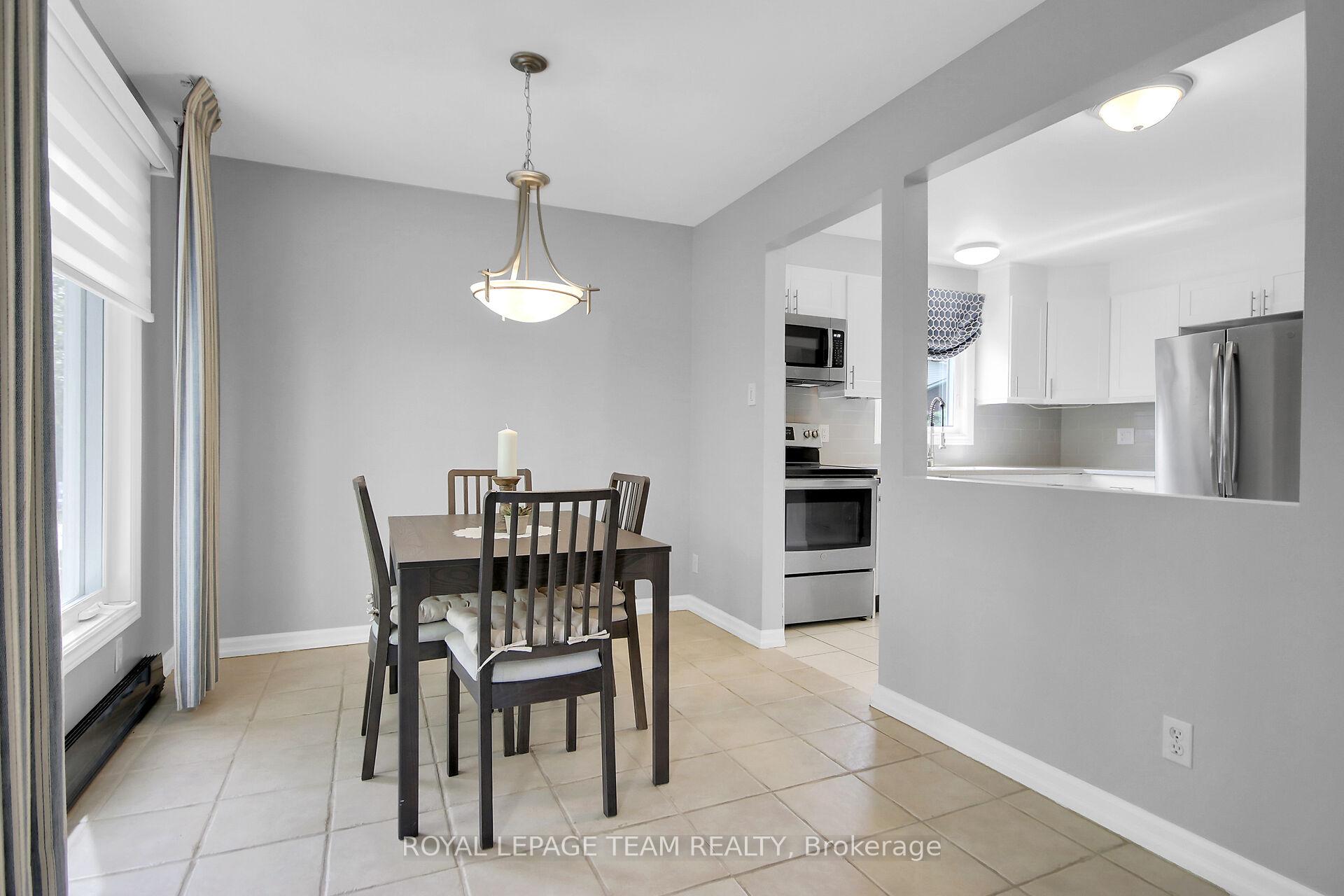 Photo 13 of Unit B, 10 Stonehill Court, Ottawa, Kanata - Bridlewood — HOMEH