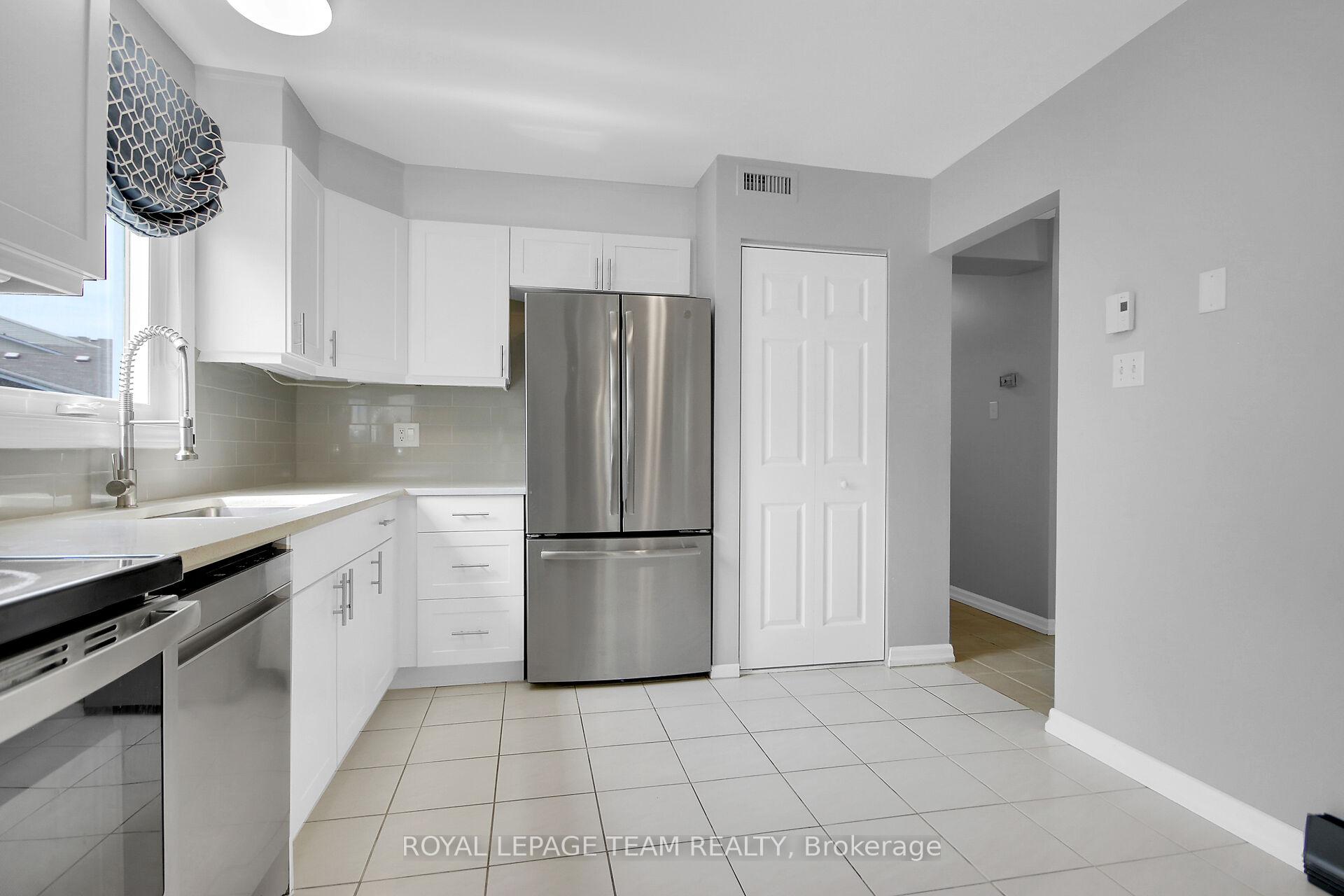 Photo 17 of Unit B, 10 Stonehill Court, Ottawa, Kanata - Bridlewood — HOMEH