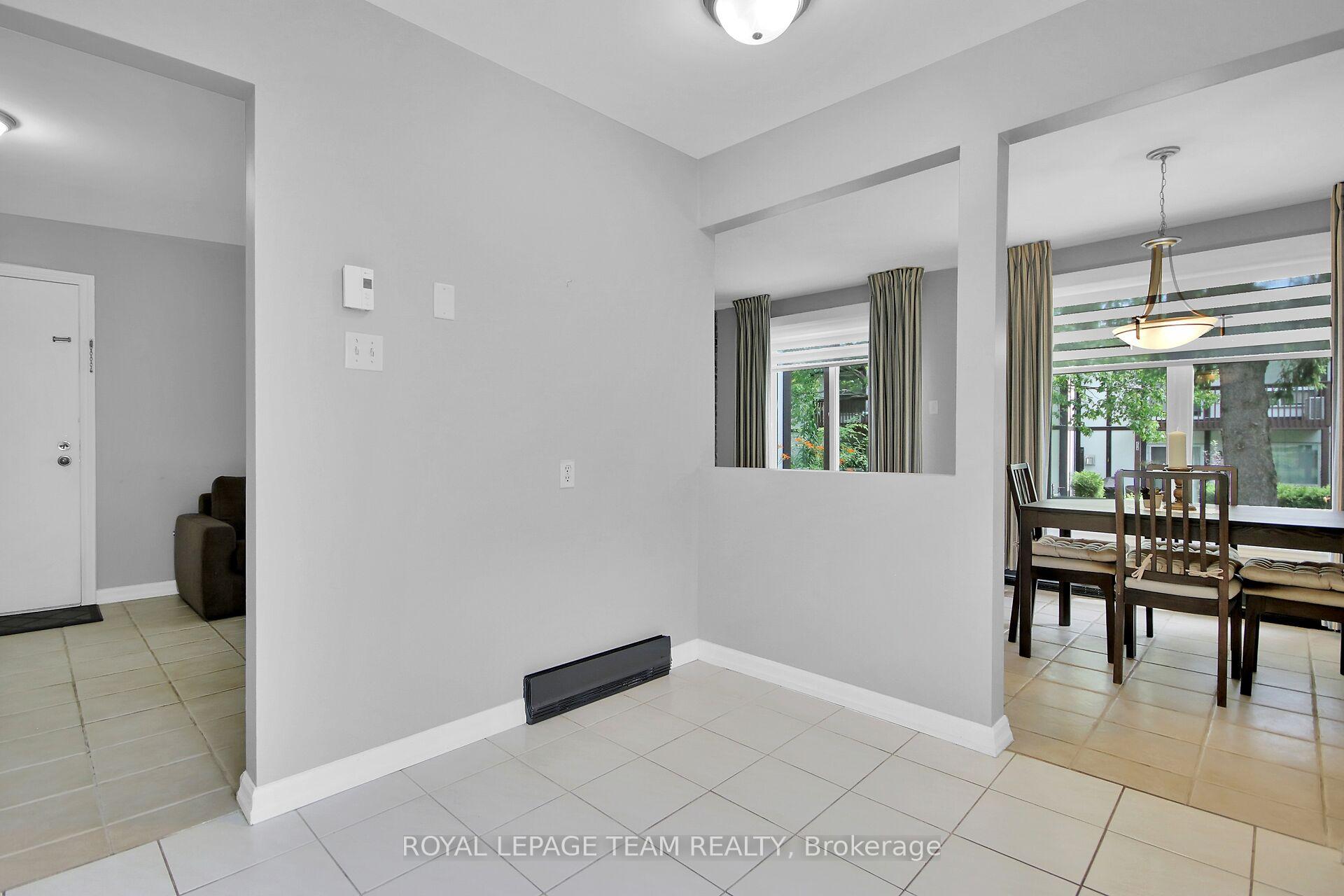 Photo 19 of Unit B, 10 Stonehill Court, Ottawa, Kanata - Bridlewood — HOMEH