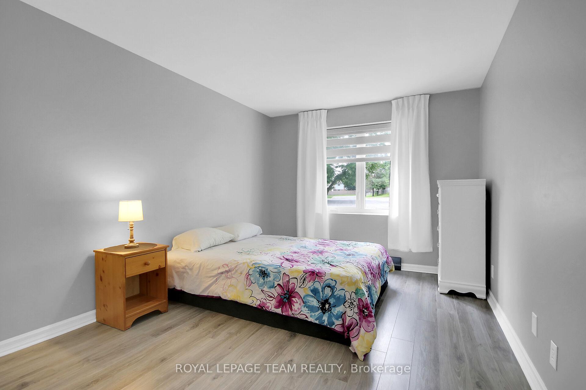 Photo 20 of Unit B, 10 Stonehill Court, Ottawa, Kanata - Bridlewood — HOMEH