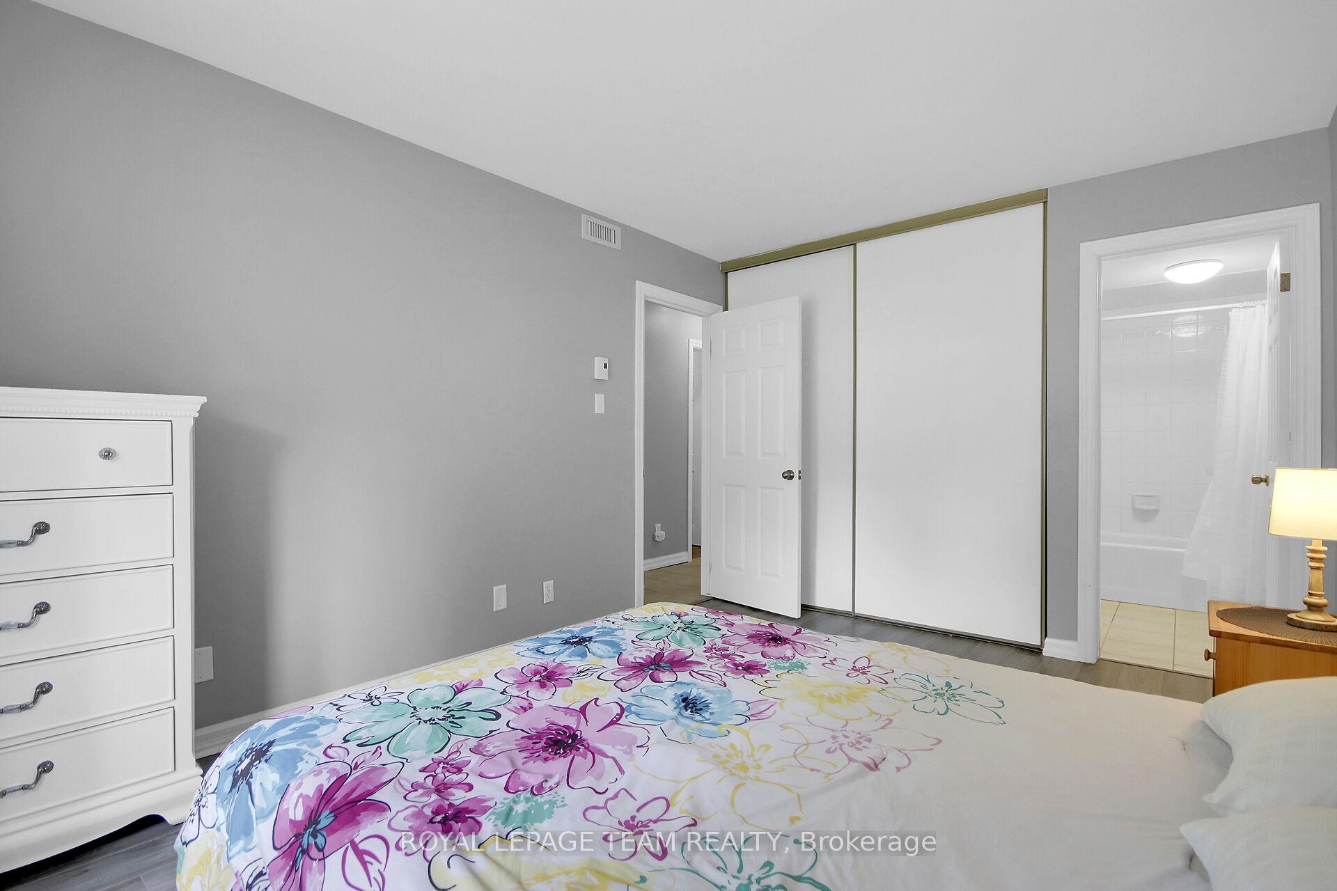 Photo 21 of Unit B, 10 Stonehill Court, Ottawa, Kanata - Bridlewood — HOMEH