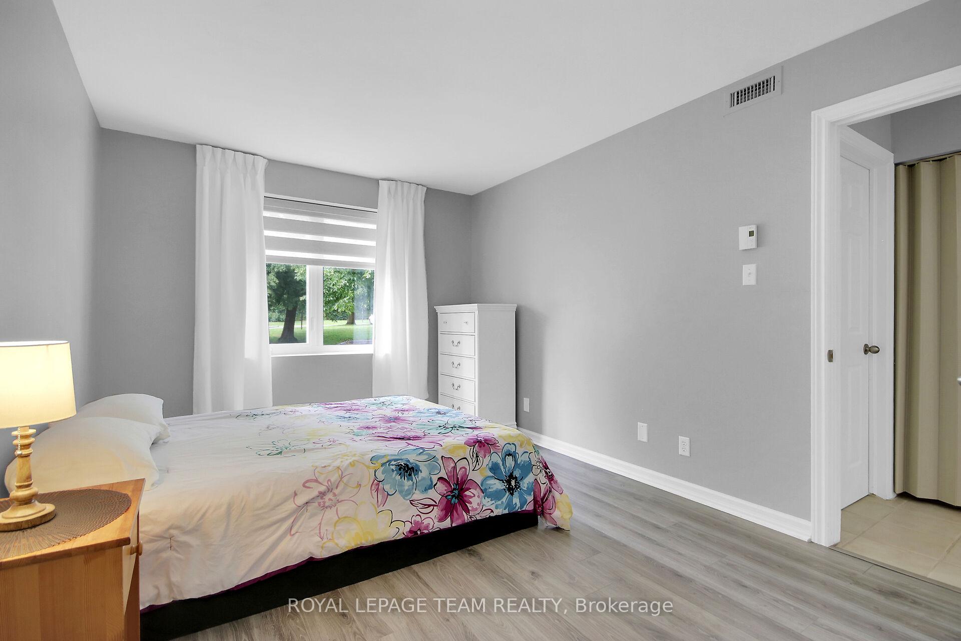 Photo 22 of Unit B, 10 Stonehill Court, Ottawa, Kanata - Bridlewood — HOMEH