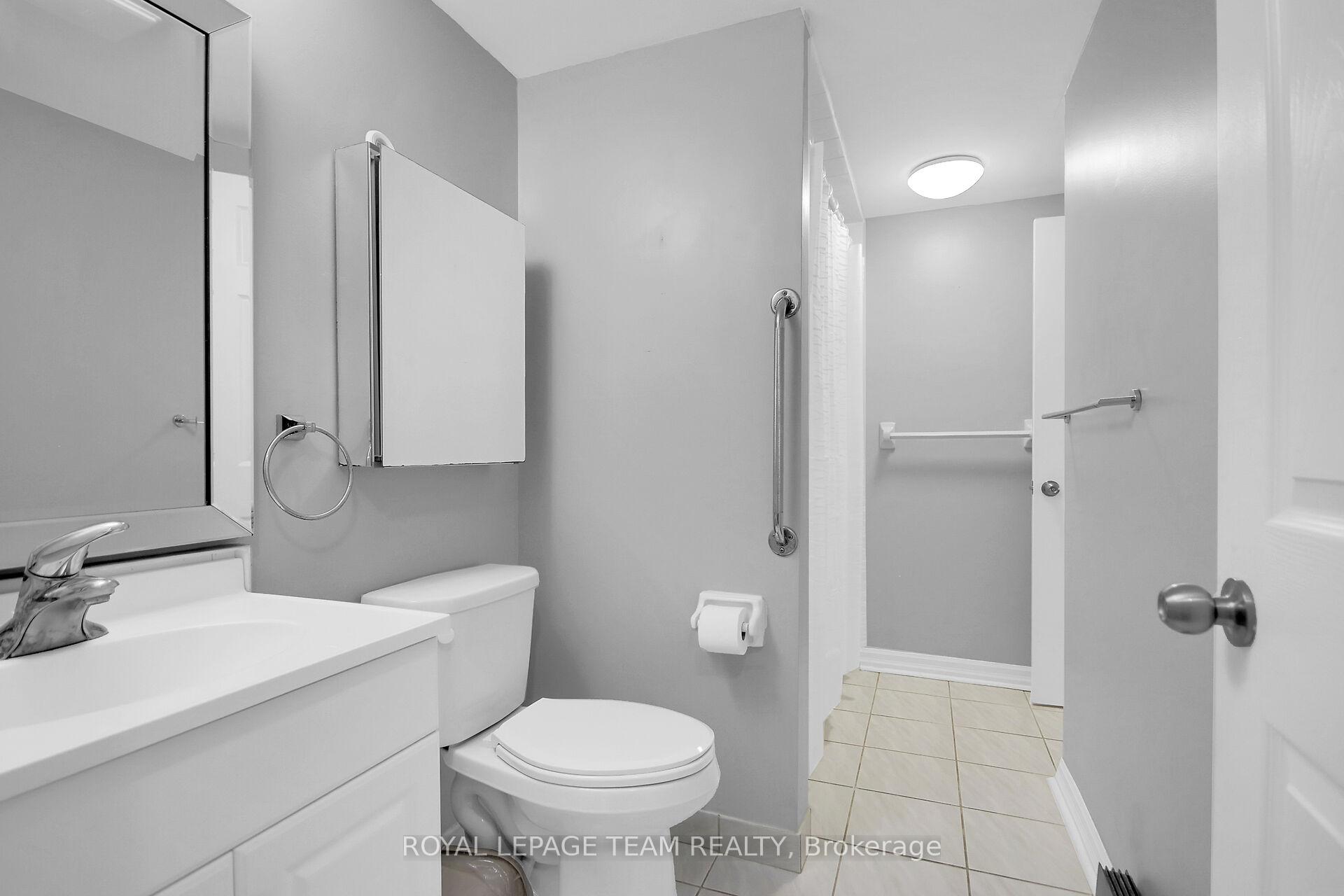 Photo 24 of Unit B, 10 Stonehill Court, Ottawa, Kanata - Bridlewood — HOMEH