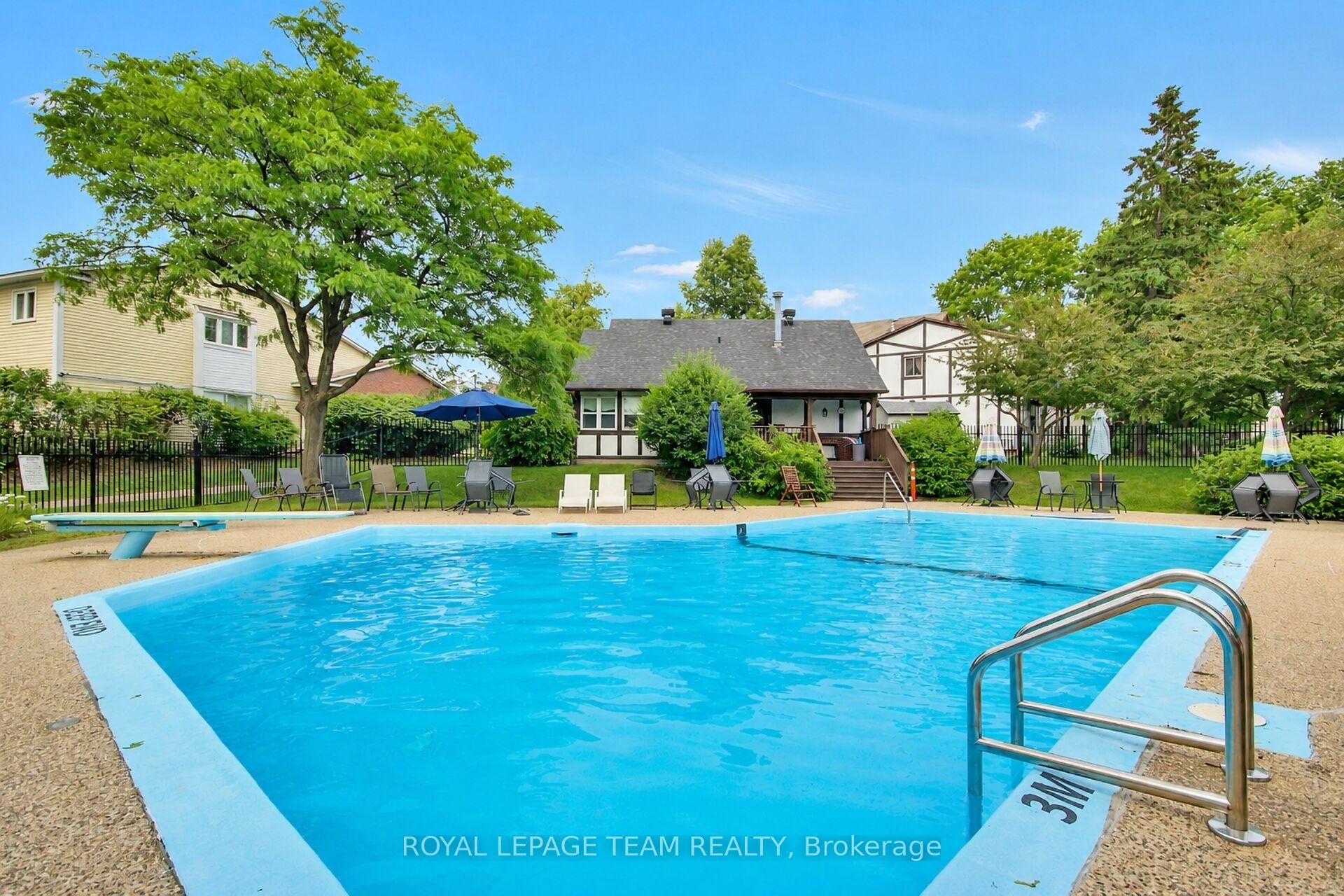 Photo 37 of Unit B, 10 Stonehill Court, Ottawa, Kanata - Bridlewood — HOMEH